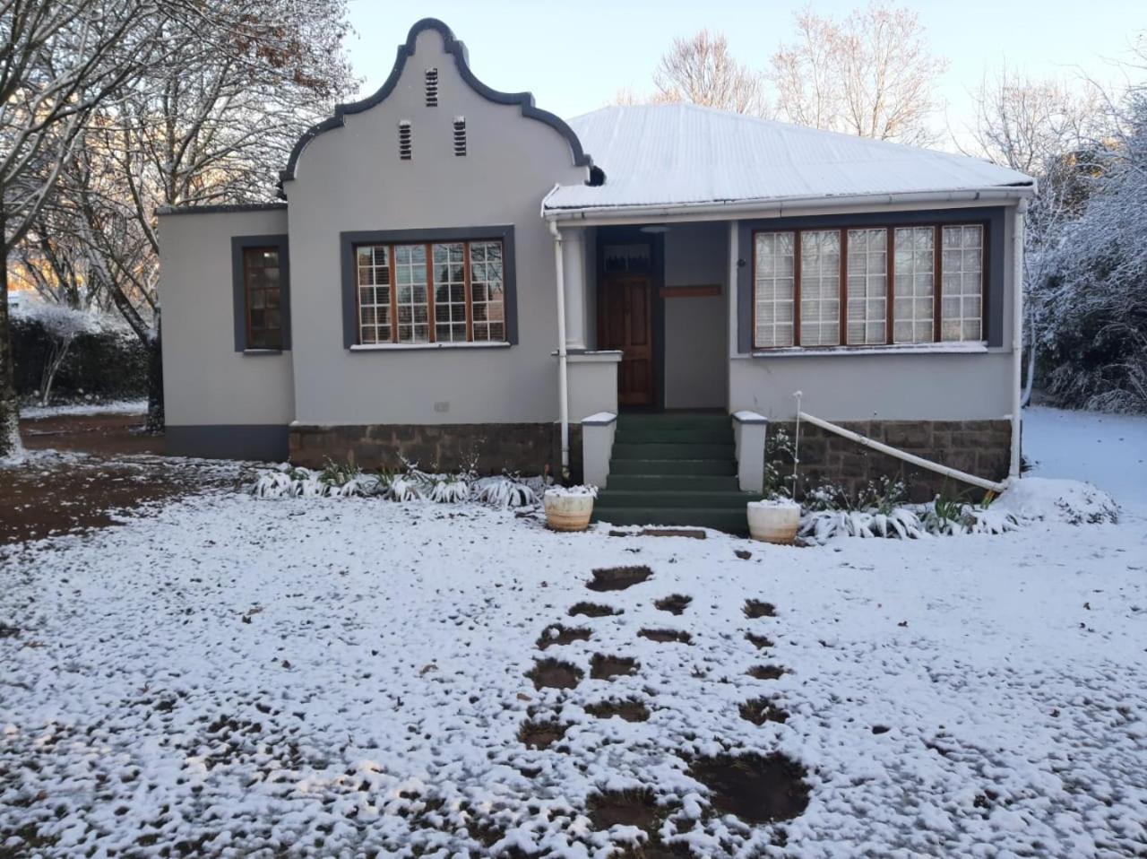Four-Bedroom House - Photo 3