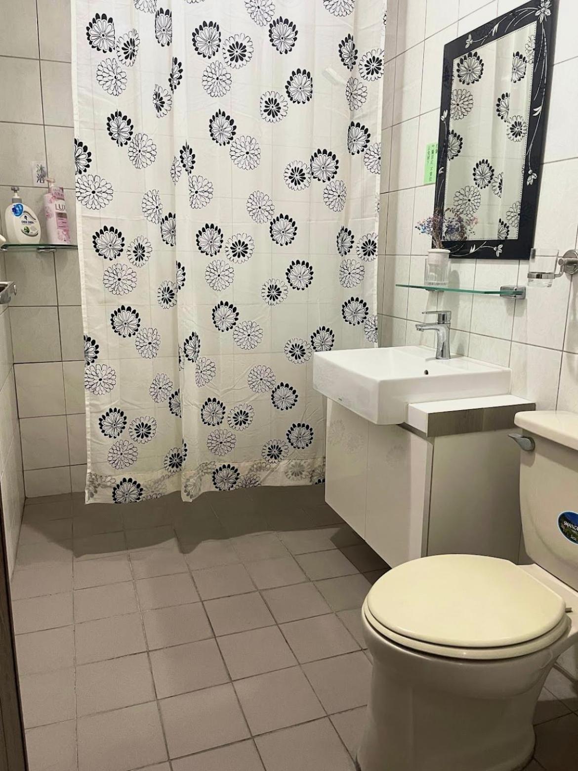 Quadruple Room with Shared Bathroom photo 2