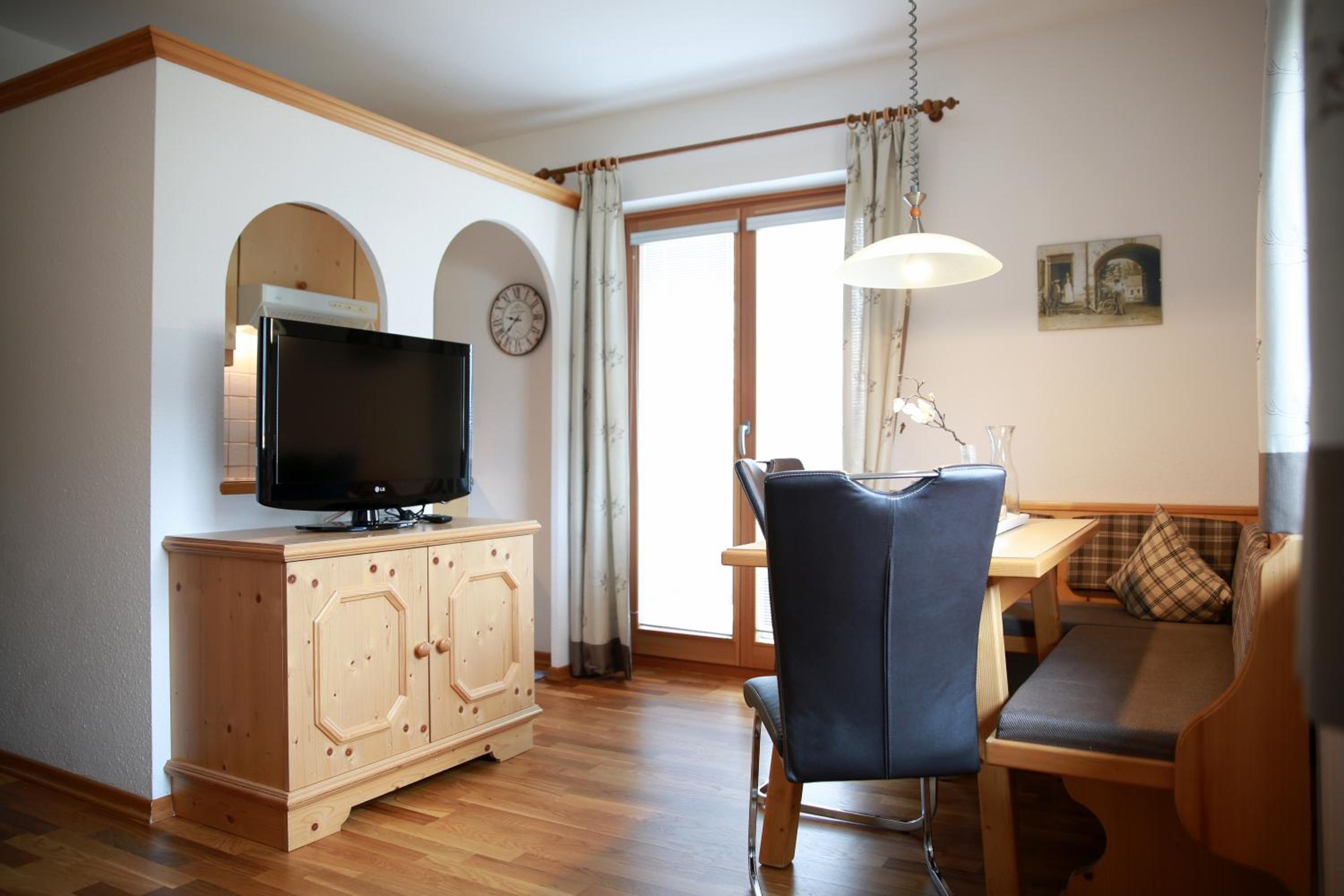 Apartment with Mountain View photo 3