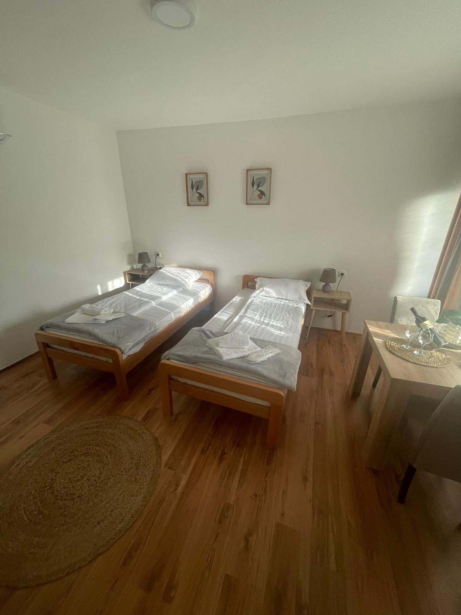 Twin Room with Private External Bathroom photo 2