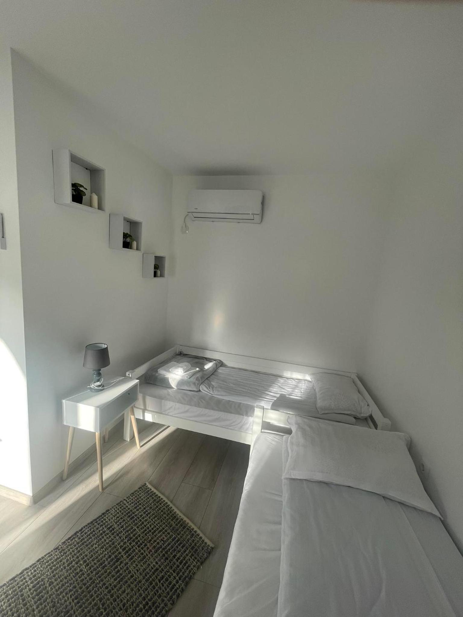 Twin Room with Bathroom photo 2