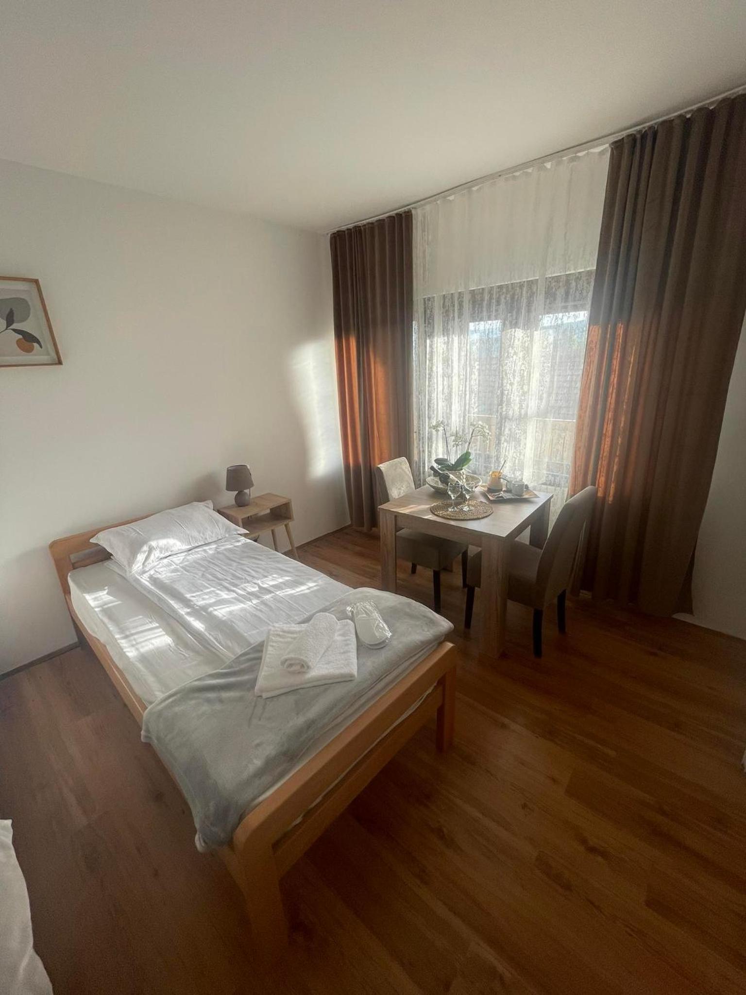 Twin Room with Private External Bathroom photo 3