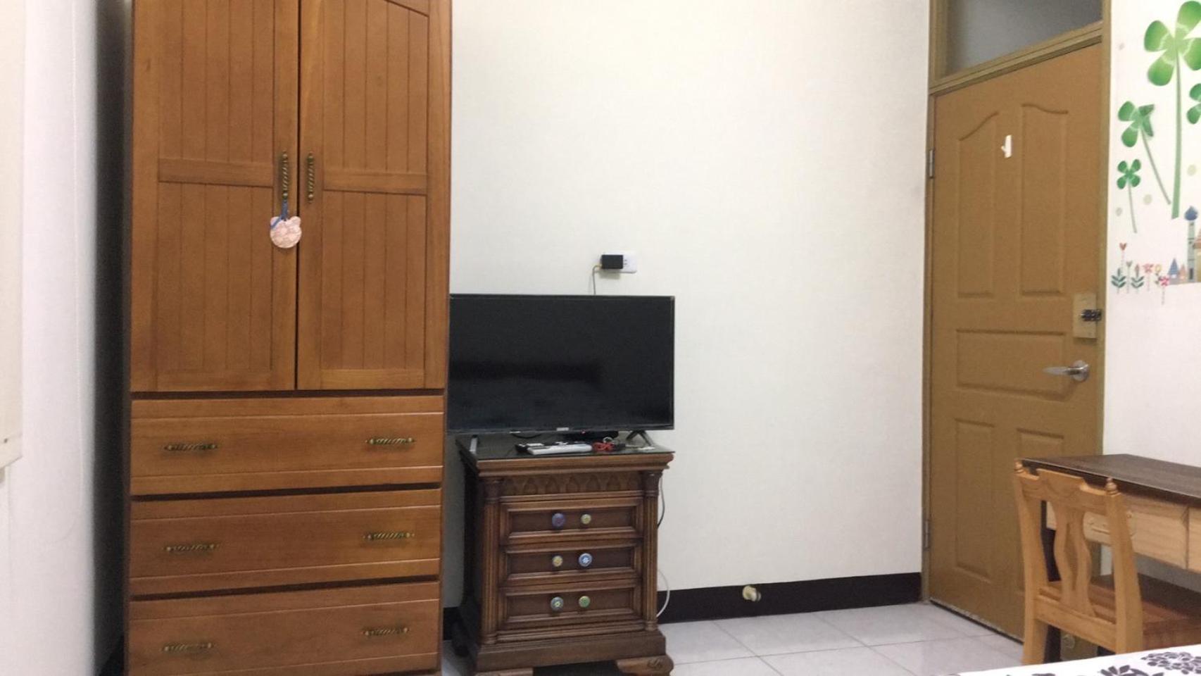 Double Room with Shared Bathroom photo 3