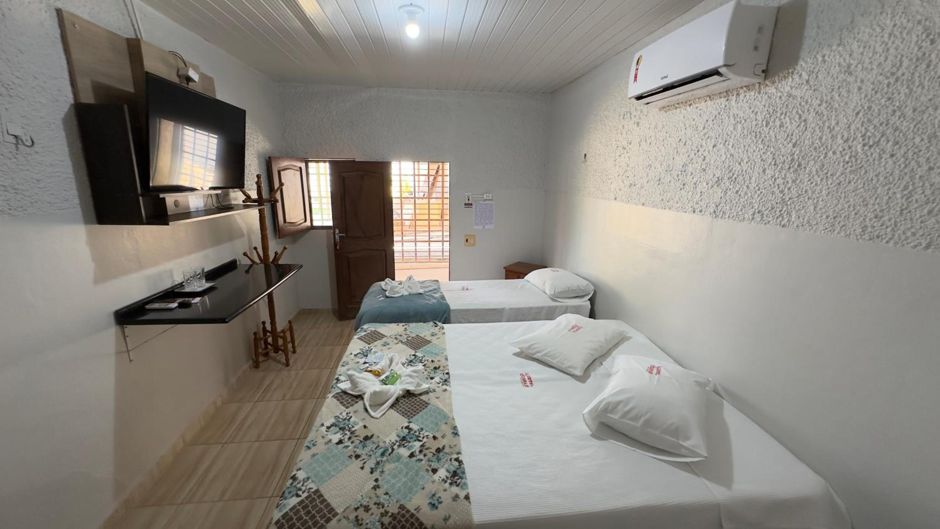 Standard Double or Twin Room - Photo 6