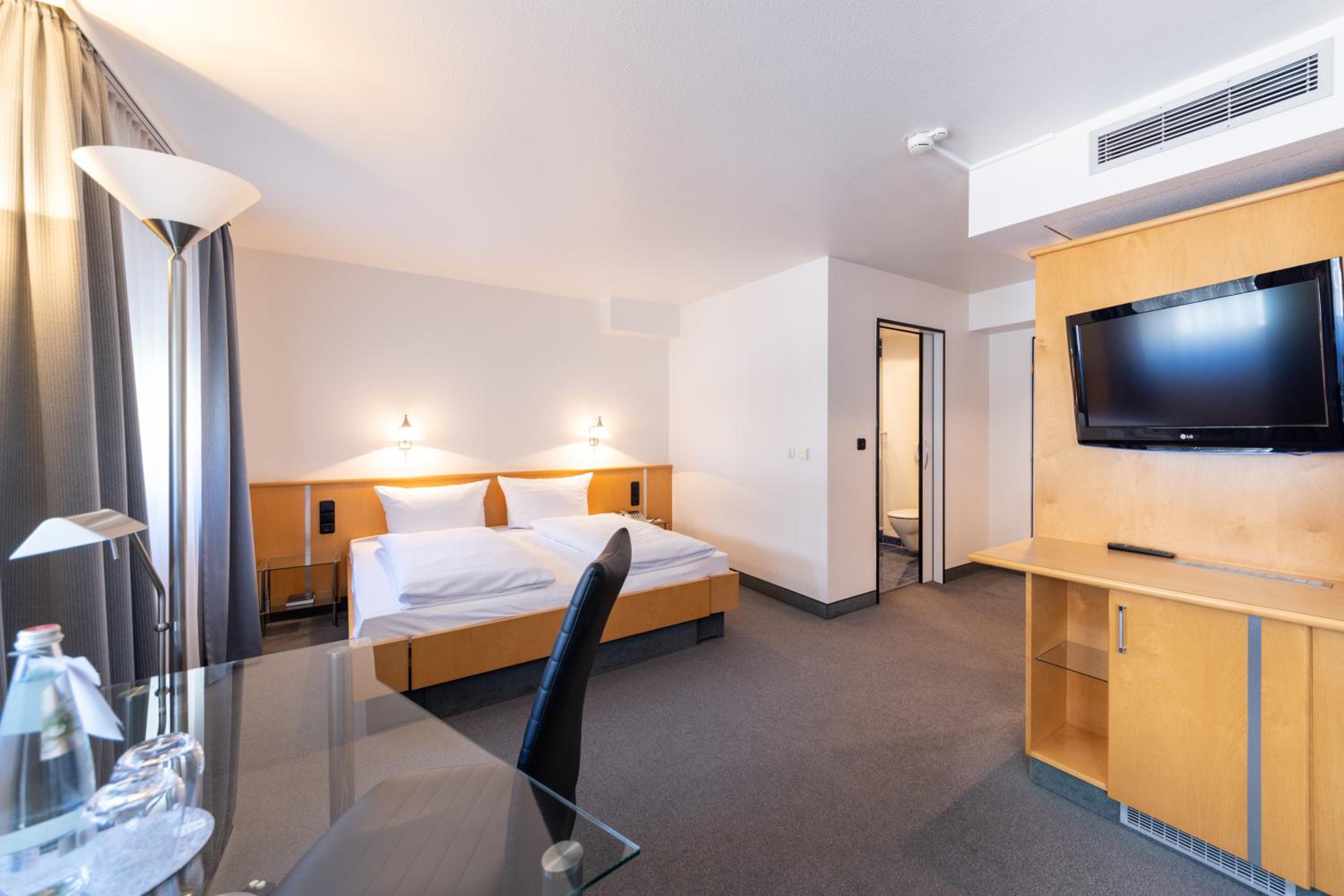 Comfort Room - Photo 2