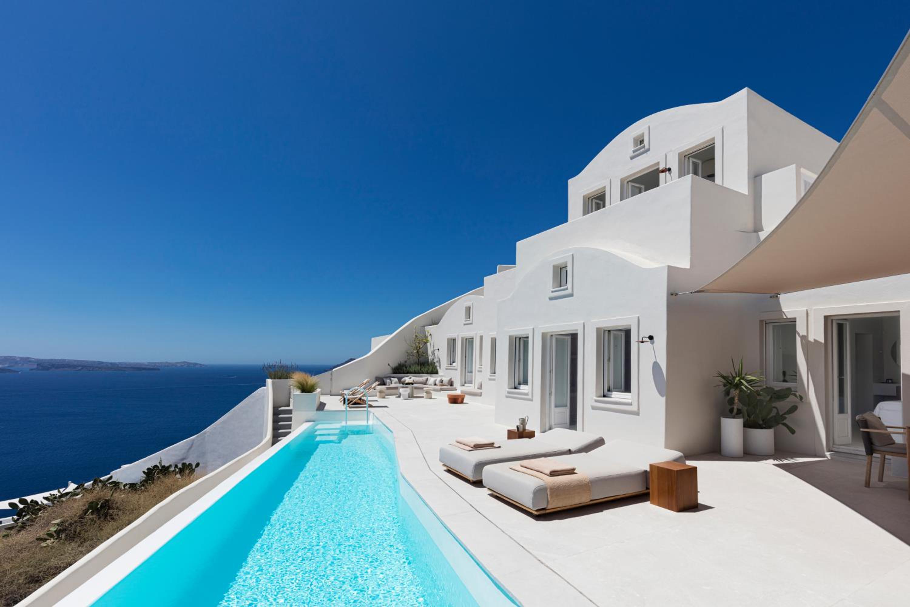 Three Bedroom Villa with Infinity Pool photo 2