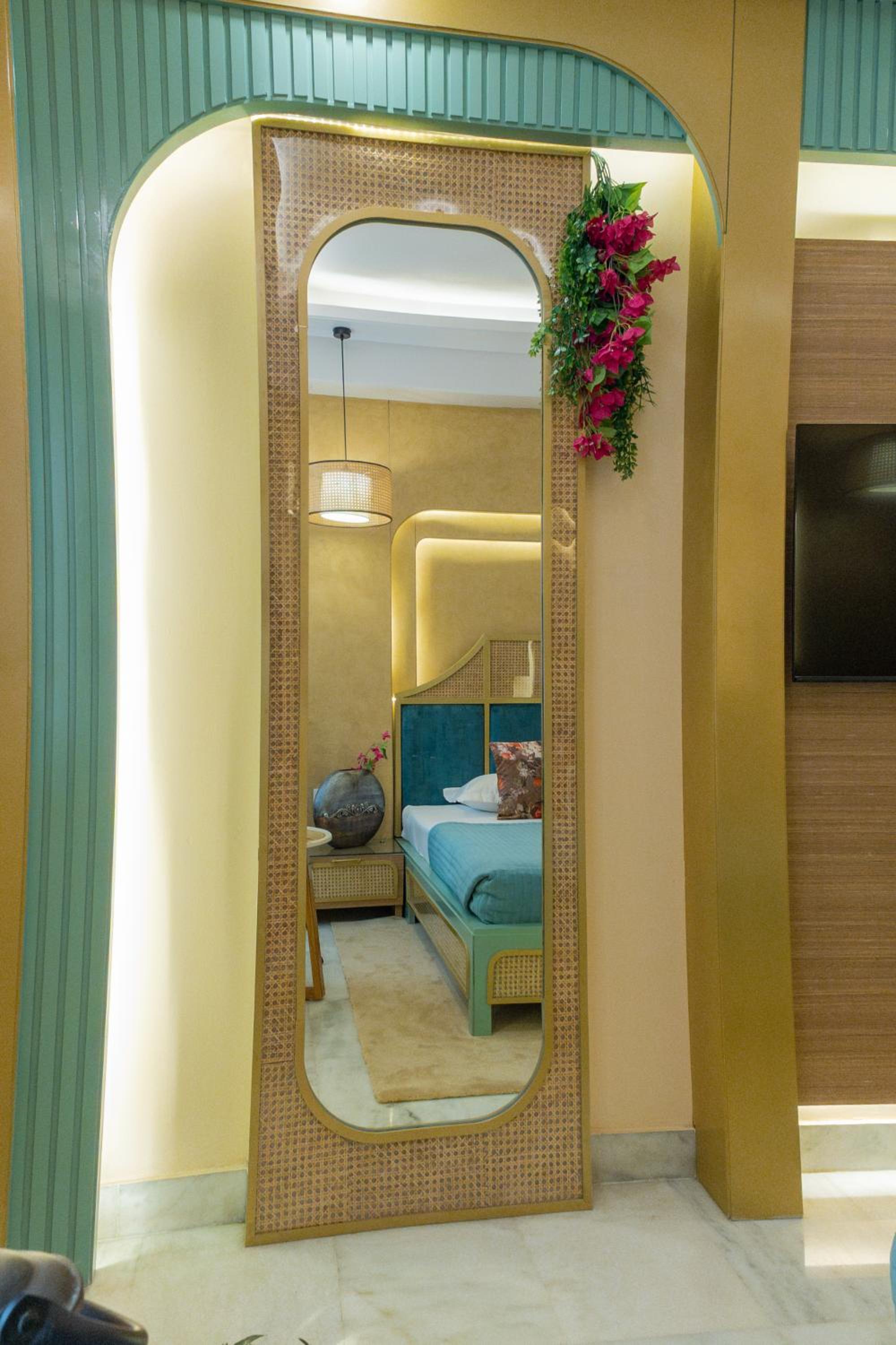 Bohemian Theme Room with Artistic Rattan décor and Designer Washroom: Enjoy 10% off on - F&B, Spa, car Hire, Complimentary Welcome Drink & Hi-Tea, Candlelight Dinner & Room Decoration Available  - Photo 13
