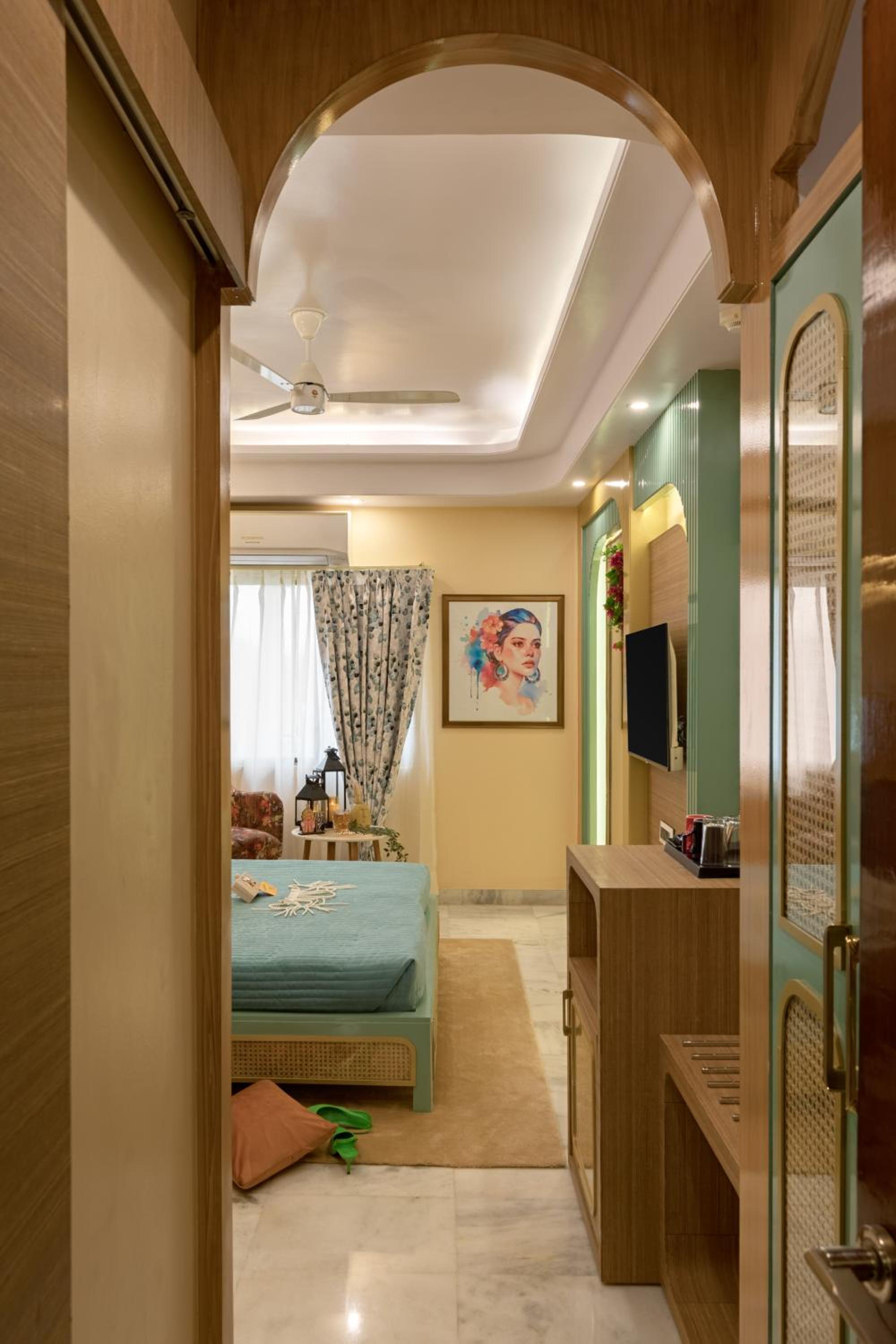 Bohemian Theme Room with Artistic Rattan décor and Designer Washroom: Enjoy 10% off on - F&B, Spa, car Hire, Complimentary Welcome Drink & Hi-Tea, Candlelight Dinner & Room Decoration Available  - Photo 15