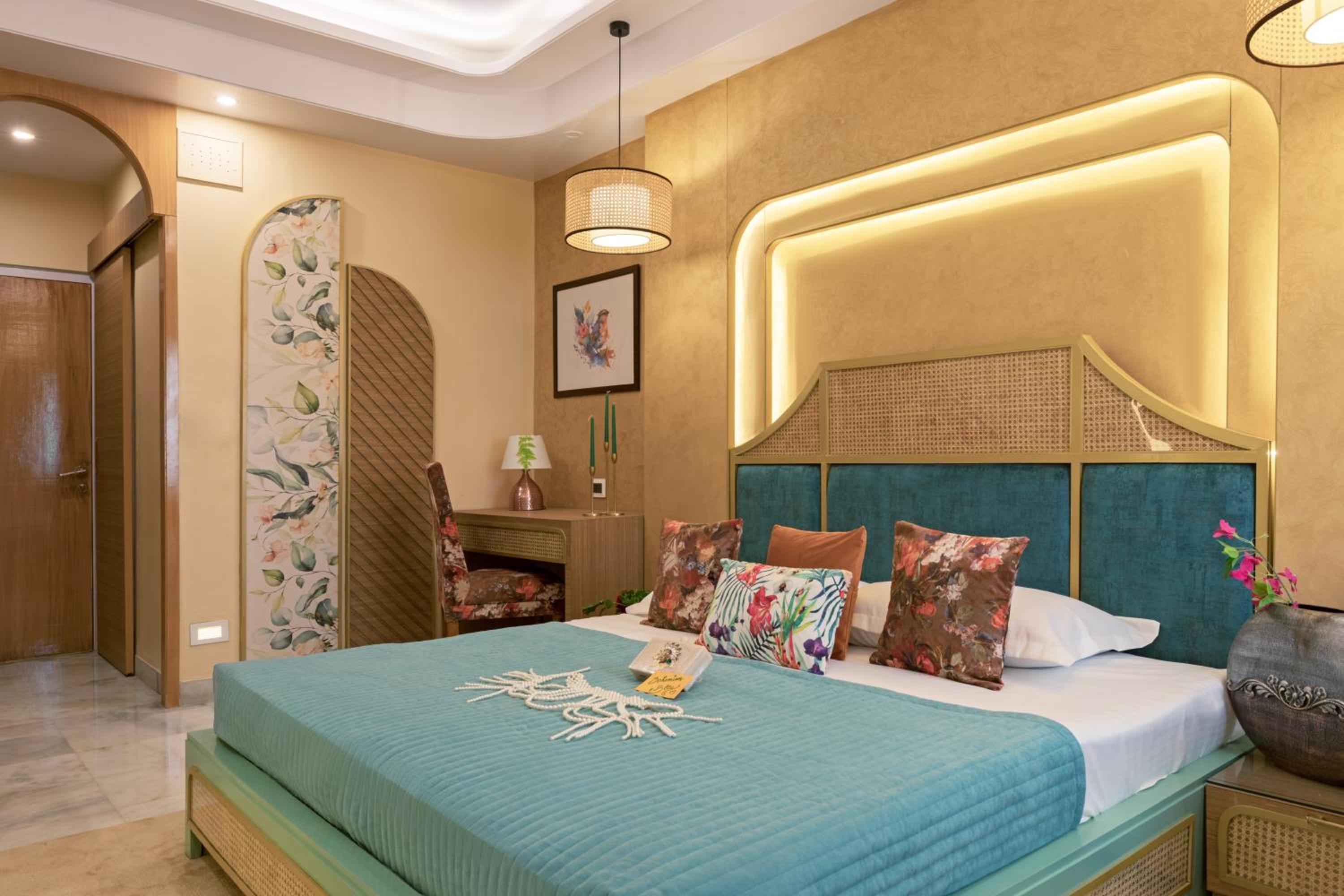 Bohemian Theme Room with Artistic Rattan décor and Designer Washroom: Enjoy 10% off on - F&B, Spa, car Hire, Complimentary Welcome Drink & Hi-Tea, Candlelight Dinner & Room Decoration Available  - Photo 8