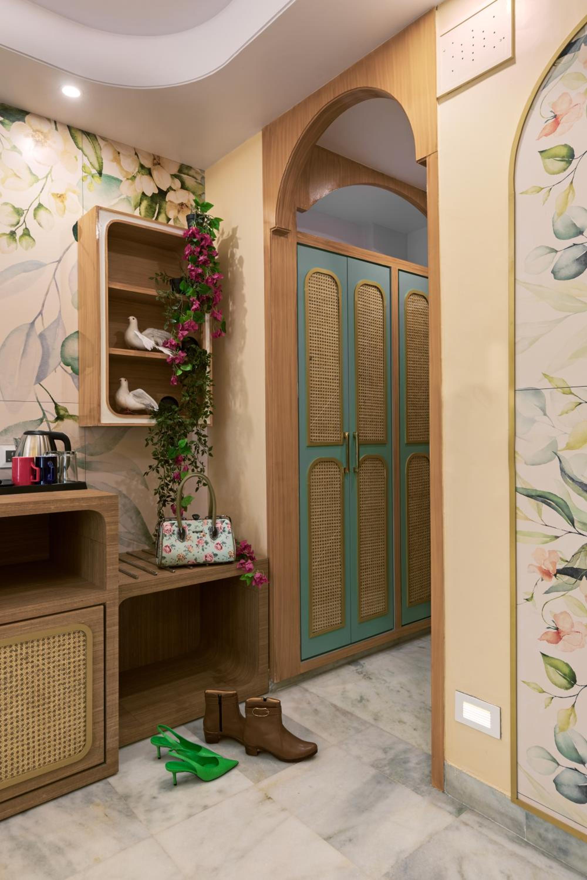 Bohemian Theme Room with Artistic Rattan décor and Designer Washroom: Enjoy 10% off on - F&B, Spa, car Hire, Complimentary Welcome Drink & Hi-Tea, Candlelight Dinner & Room Decoration Available  - Photo 7