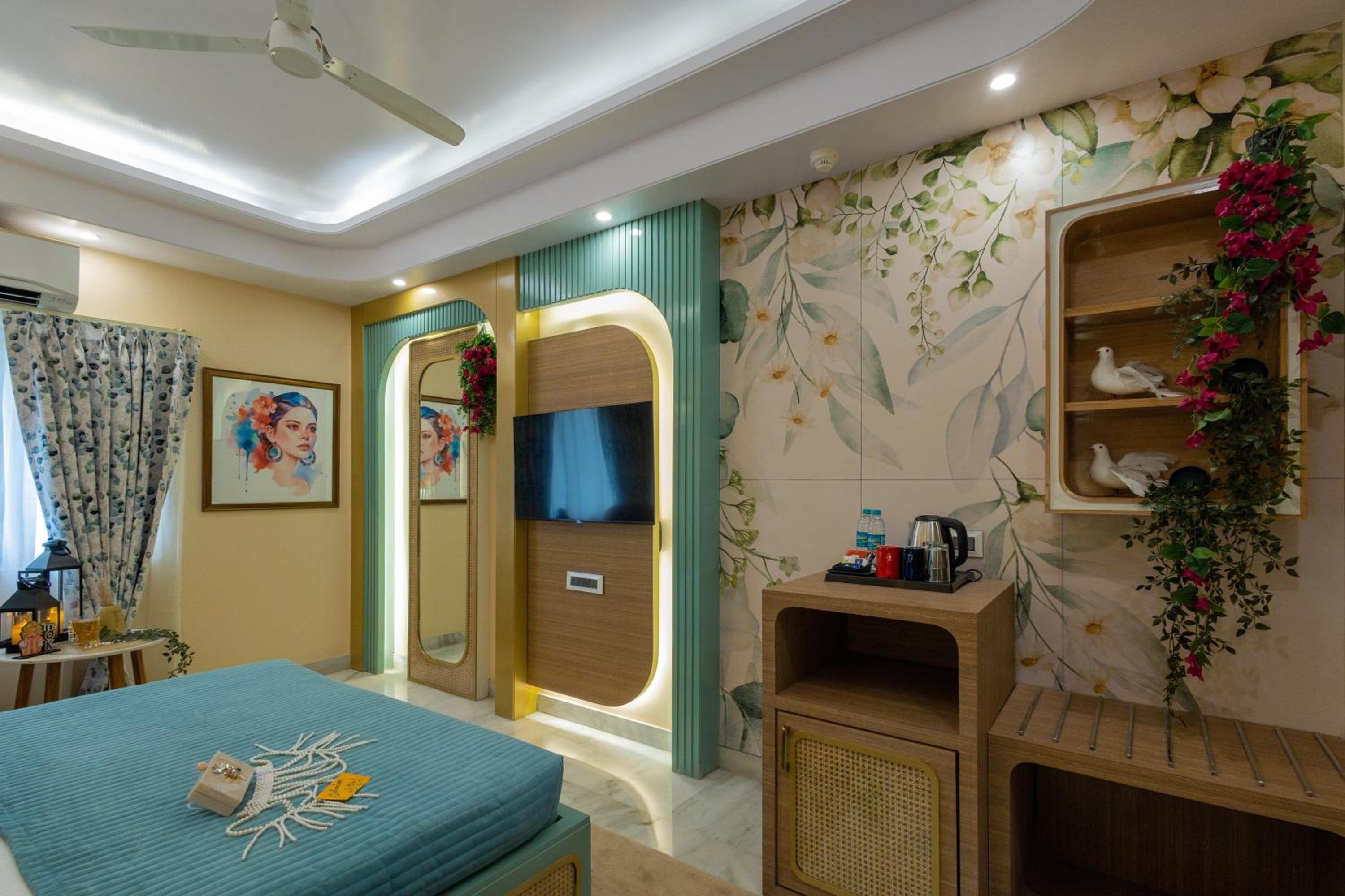 Bohemian Theme Room with Artistic Rattan décor and Designer Washroom: Enjoy 10% off on - F&B, Spa, car Hire, Complimentary Welcome Drink & Hi-Tea, Candlelight Dinner & Room Decoration Available  - Photo 3