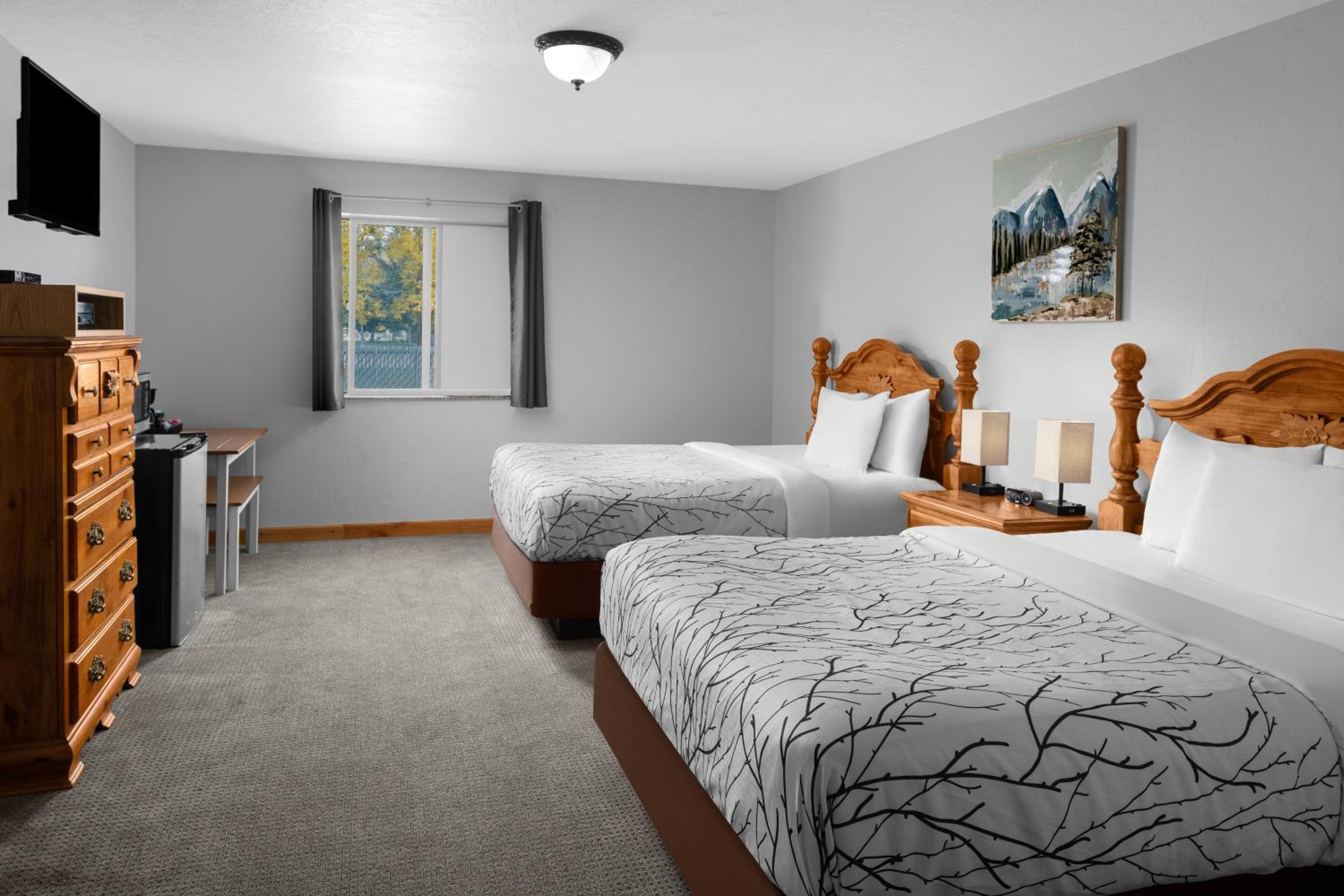 Beach Hotel-Studio (Sleeps 4)