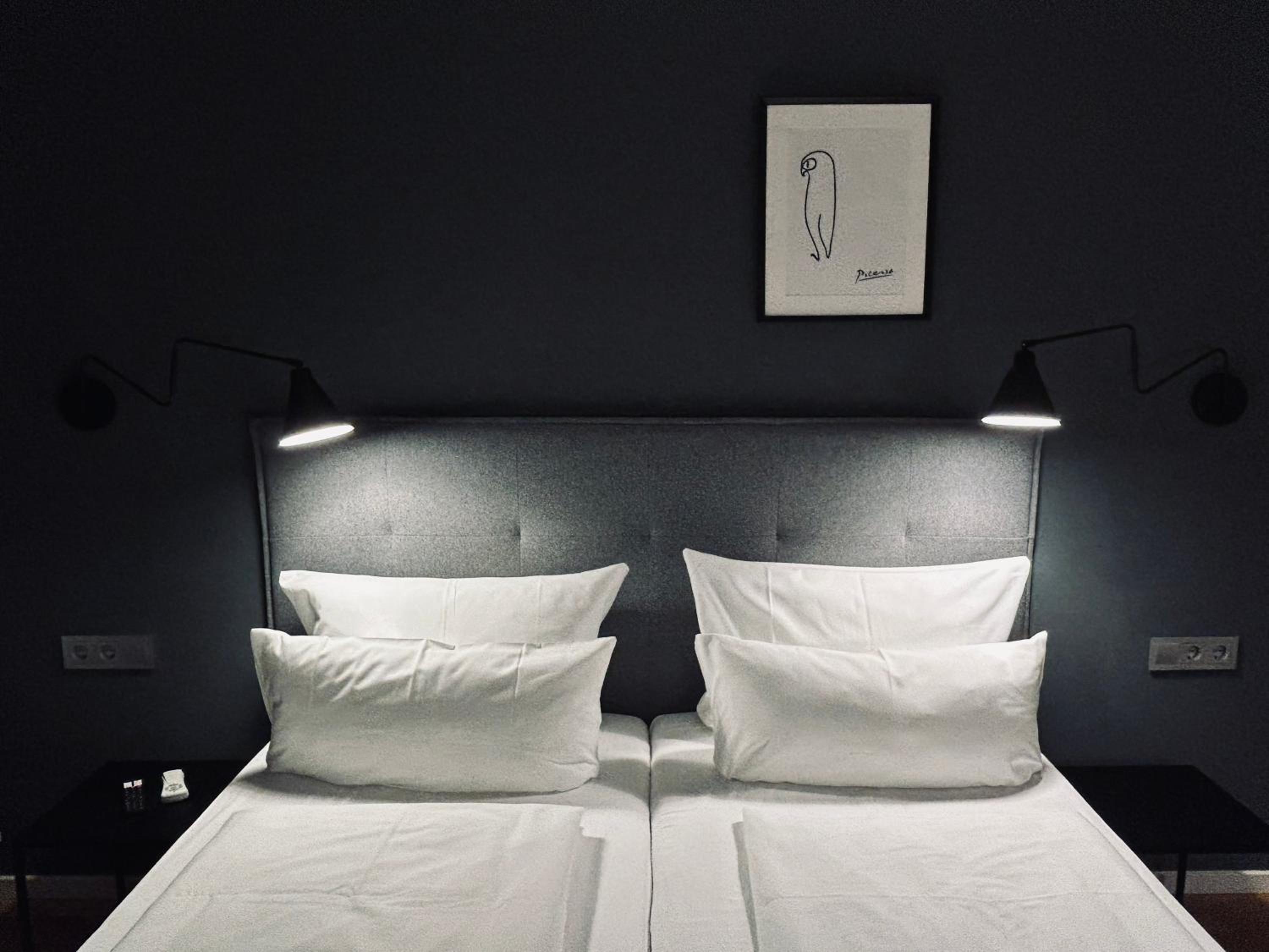 Standard Double Room - Photo 10