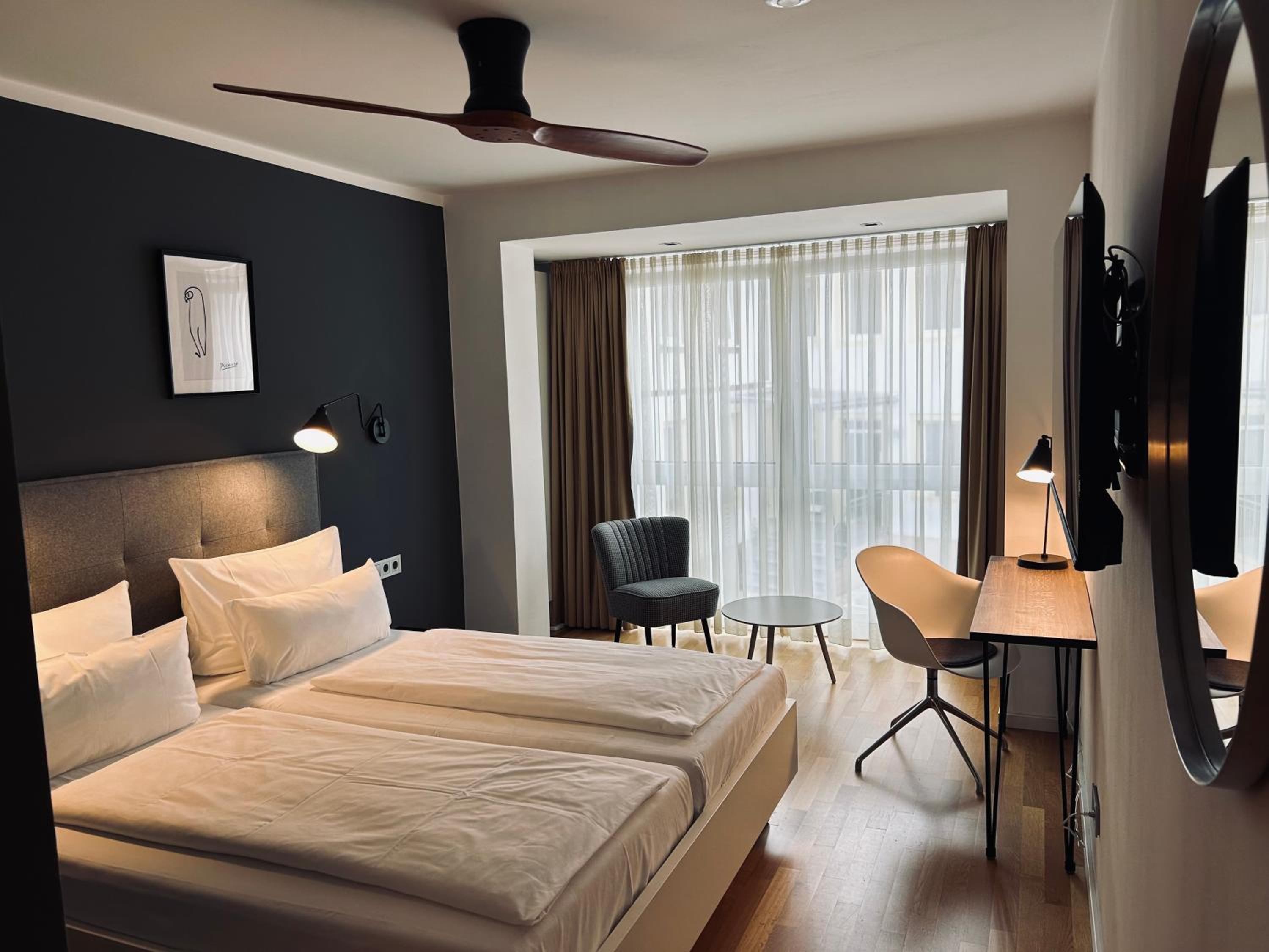 Standard Double Room - Photo 9