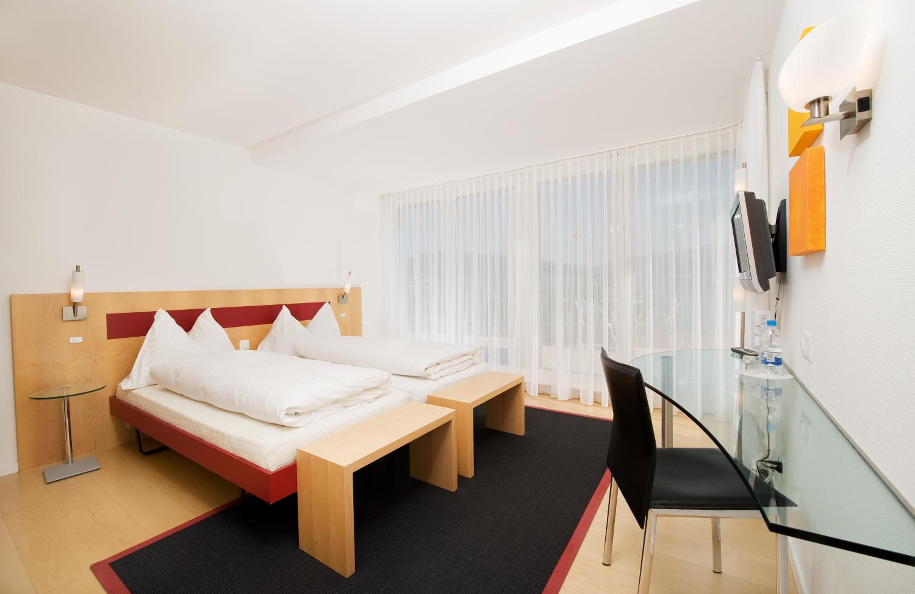 Double Room with Lake View - Photo 4