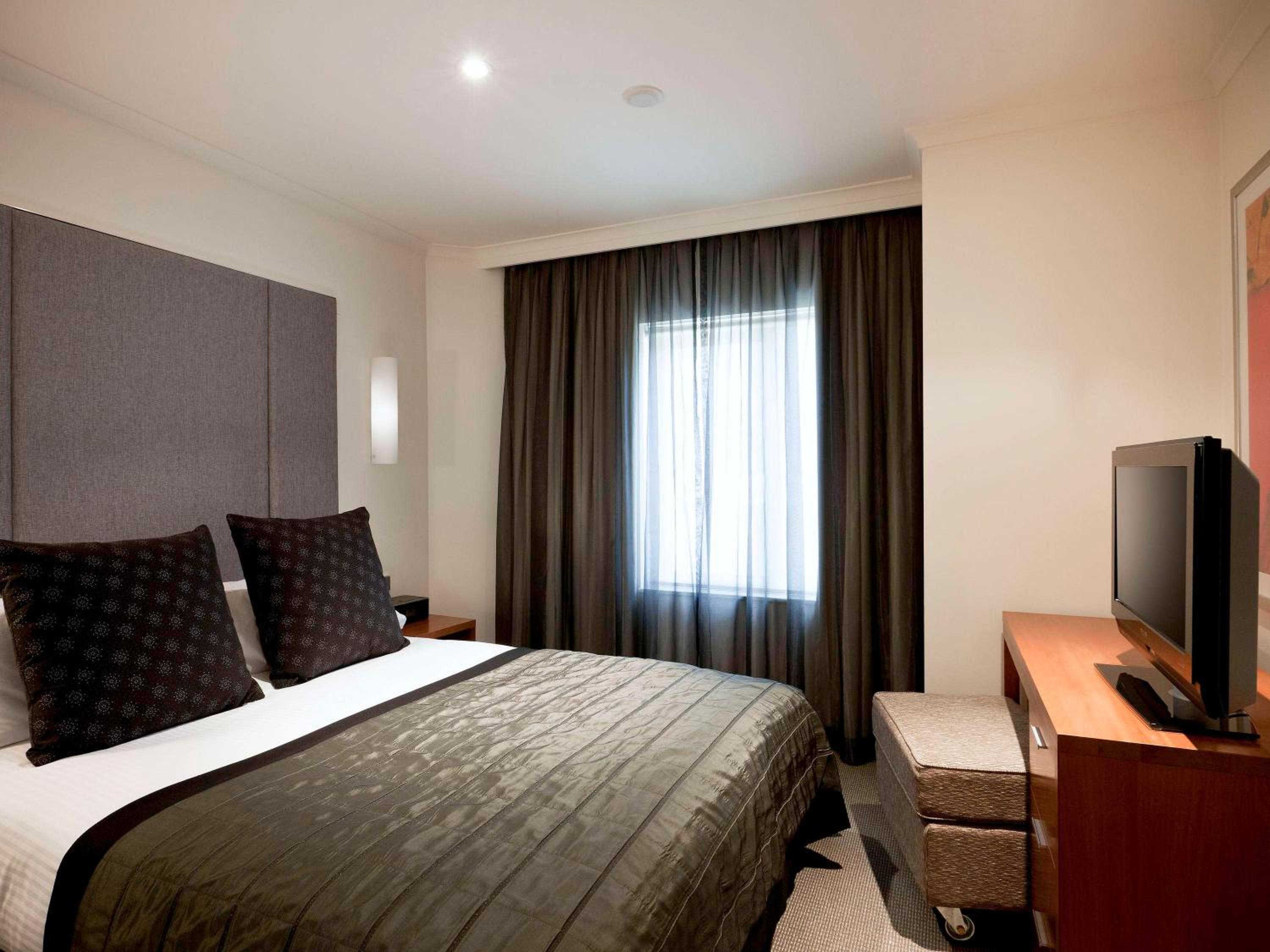 One-Bedroom Apartment with City View
