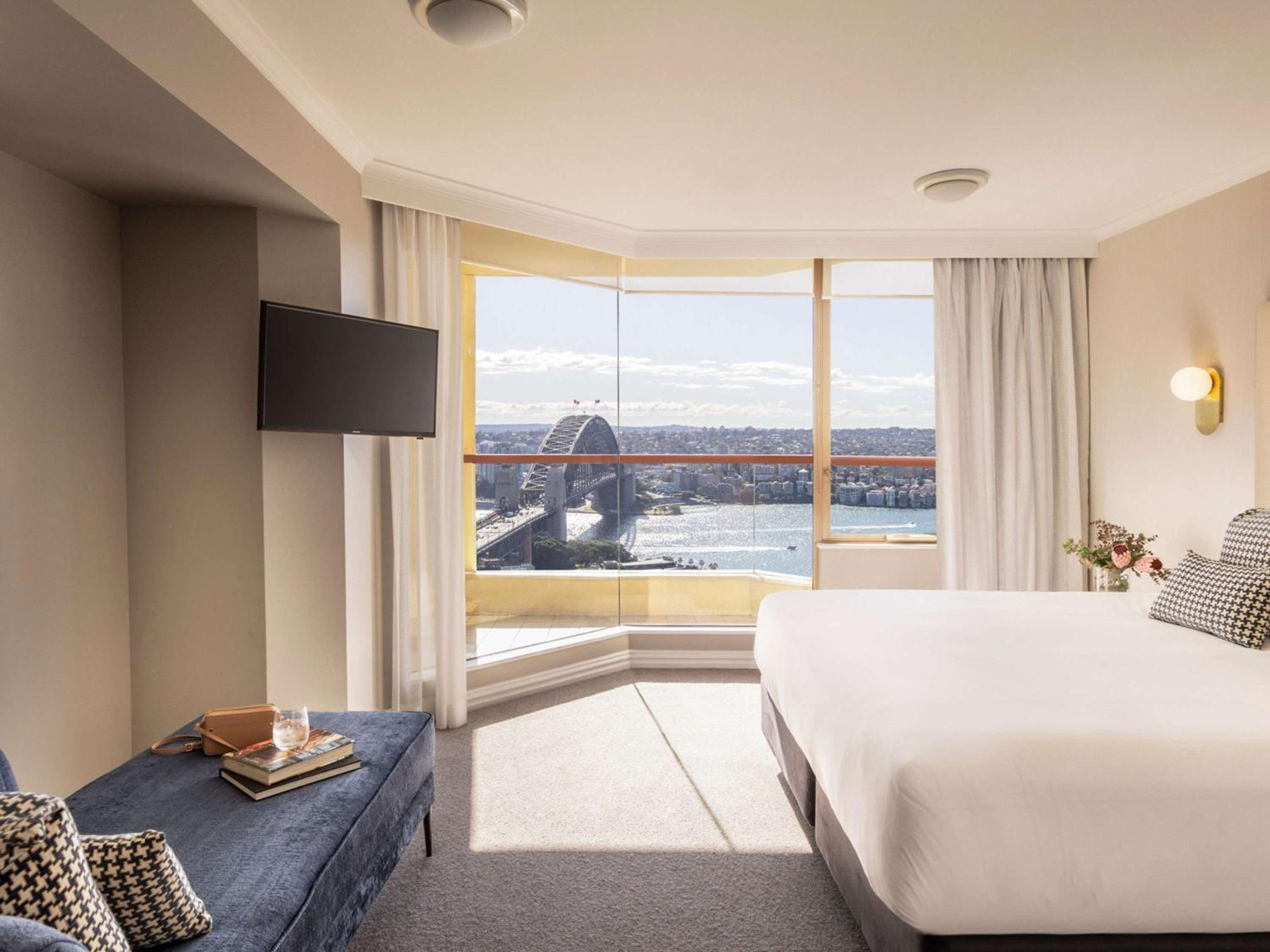 Three-Bedroom Apartment with Harbor View thumbnail 5