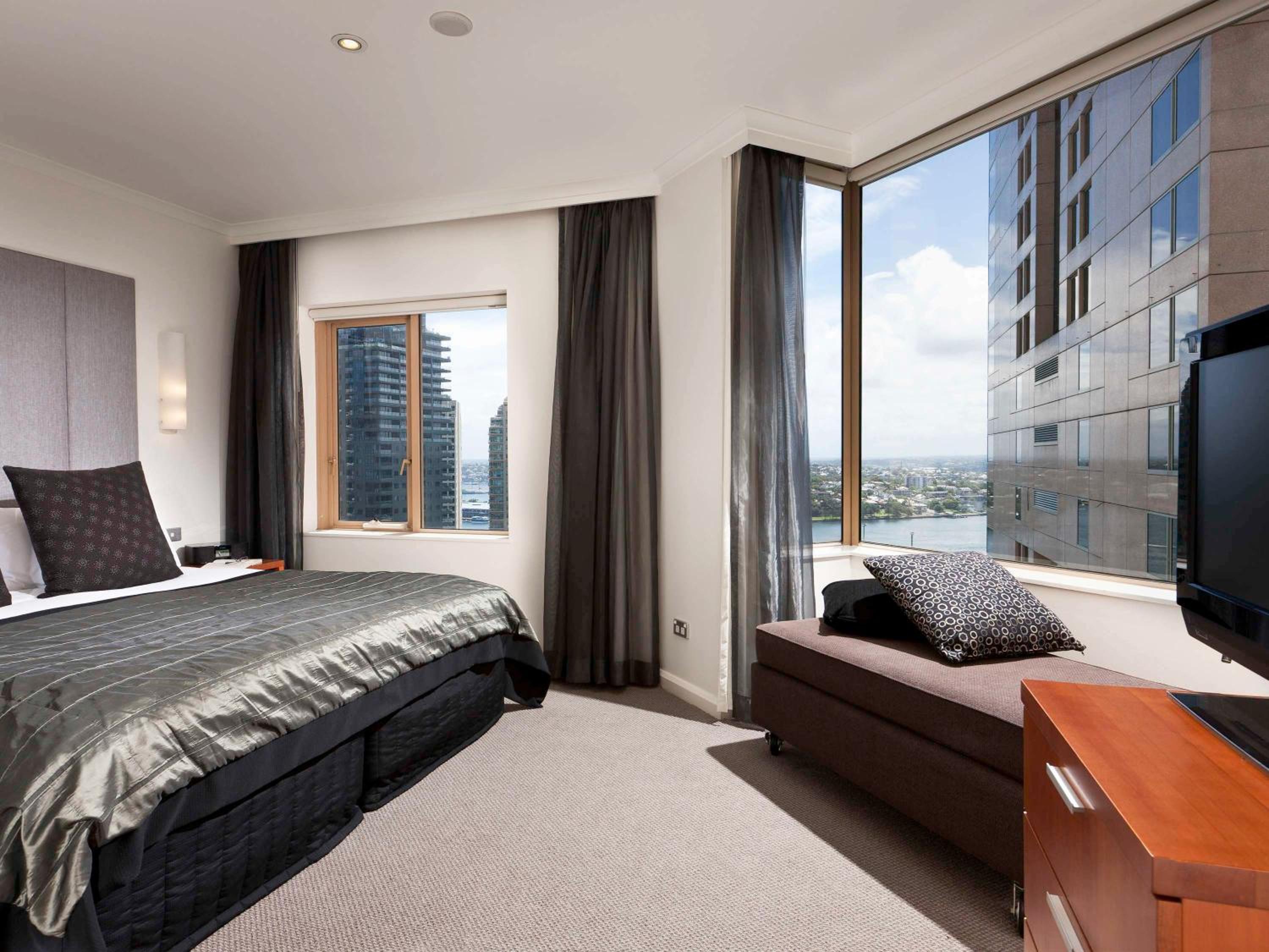 Two-Bedroom Suite with Harbor View (Non-Refurbished) thumbnail 5
