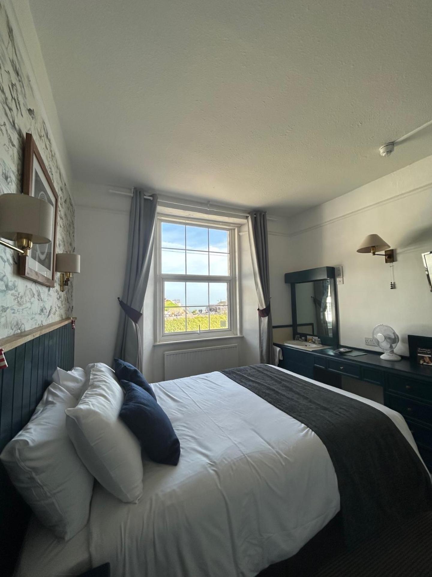 Double Room with Private External Bathroom photo 2