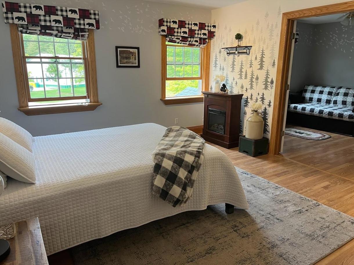 Deluxe Queen Suite - Photo 1