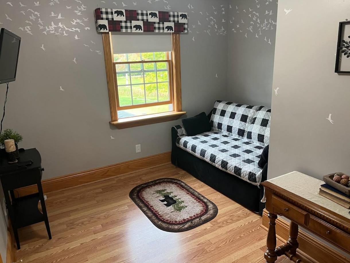 Deluxe Queen Suite - Photo 2
