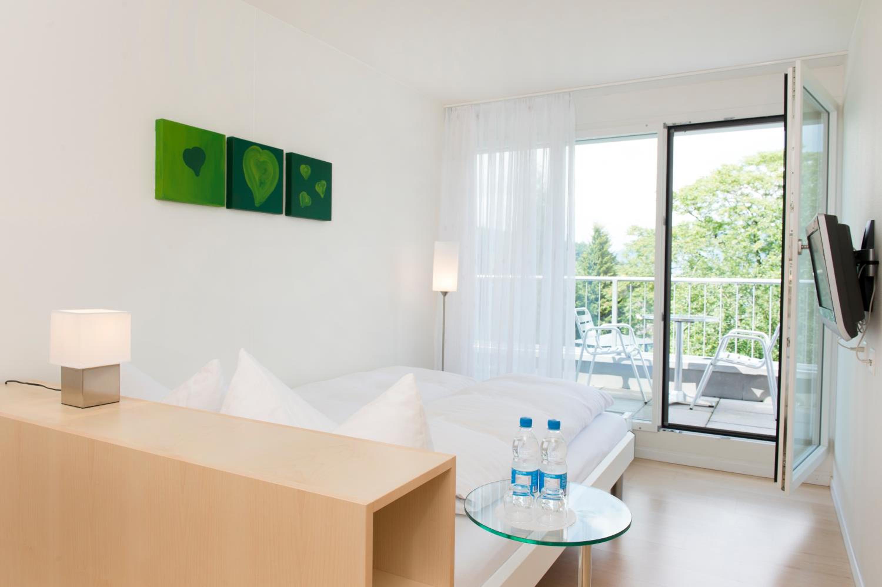 Small Double Room with Lake View - Photo 2