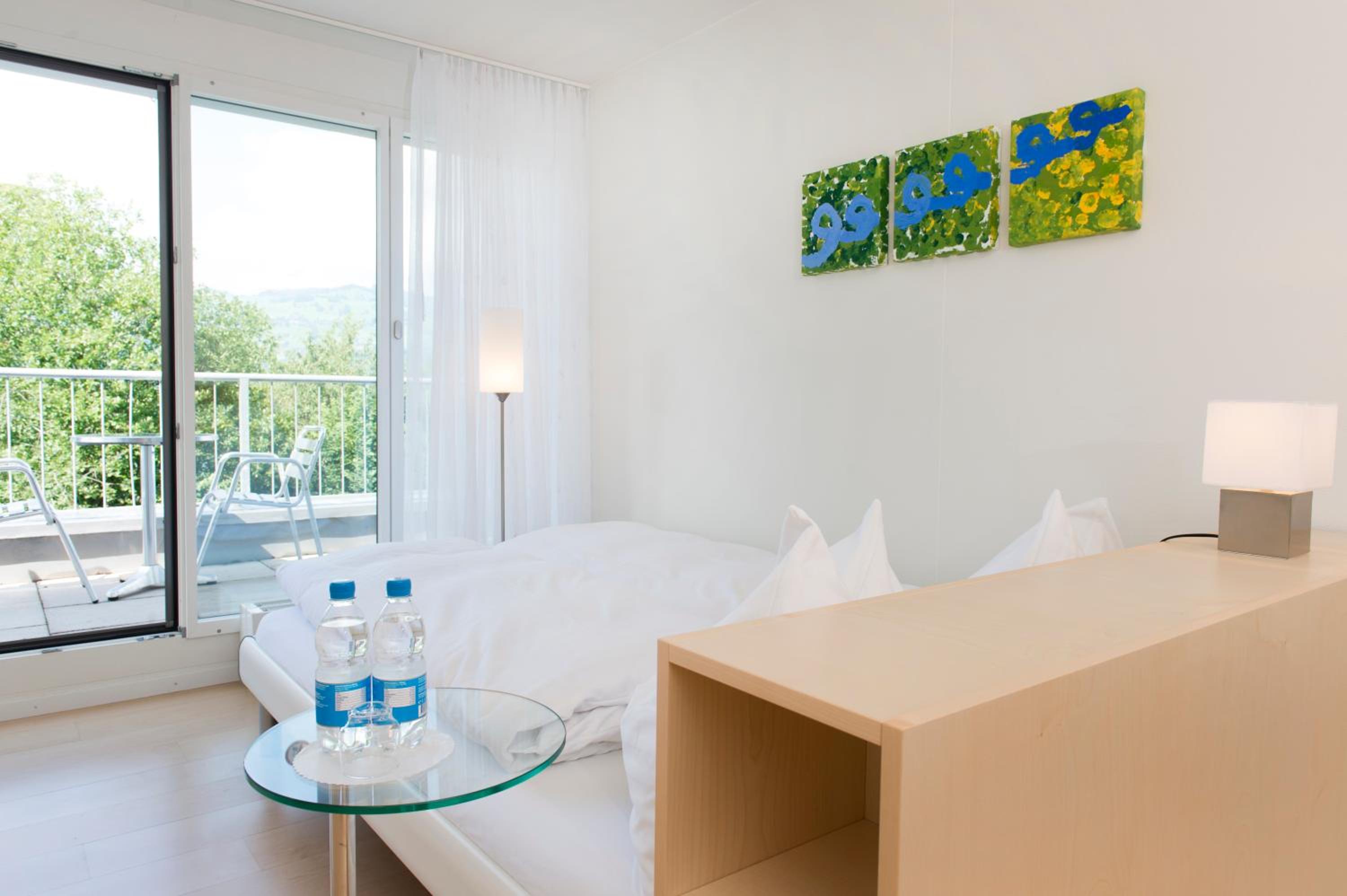 Small Double Room with Lake View - Photo 5