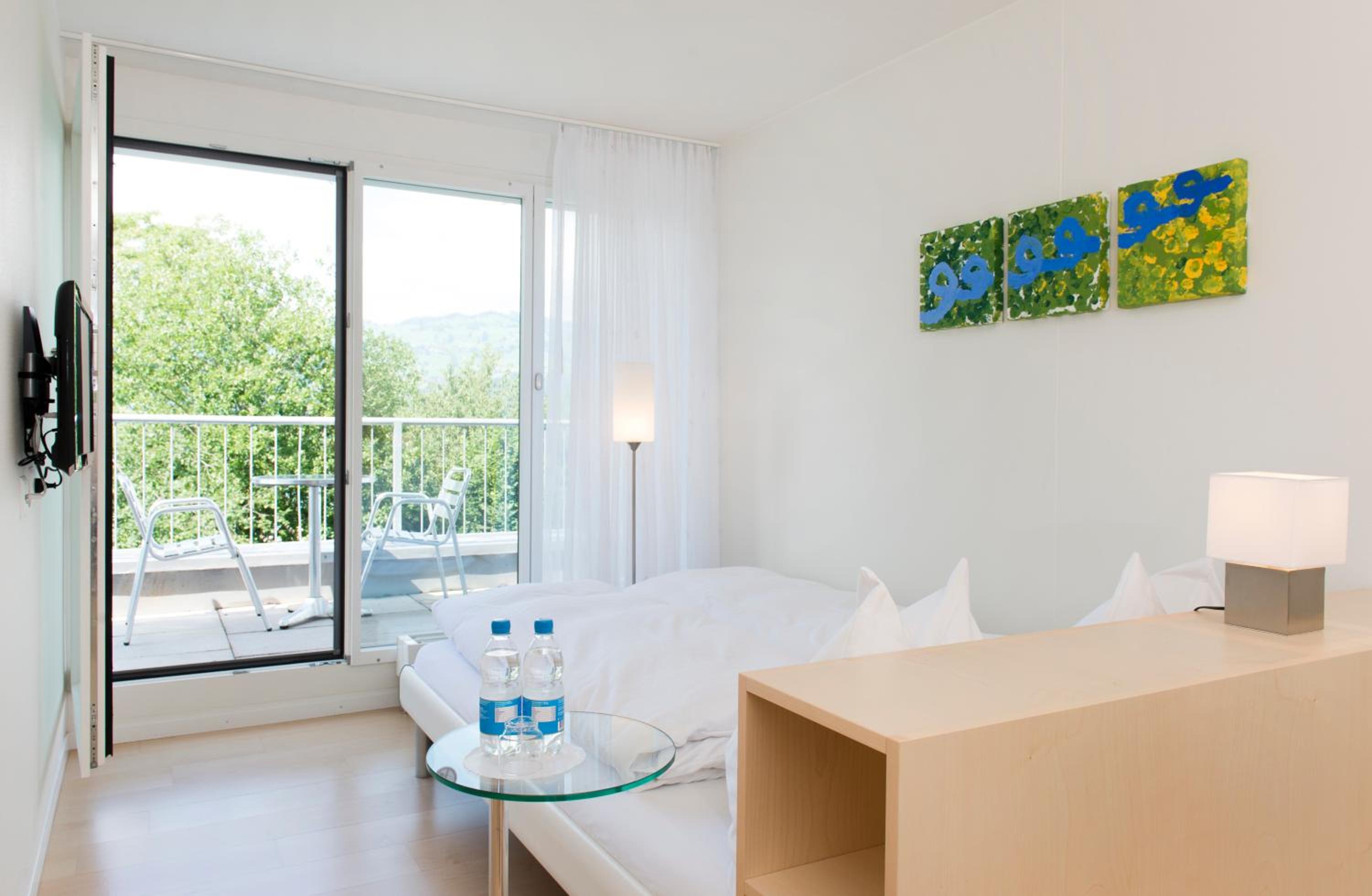 Small Double Room with Lake View - Photo 4