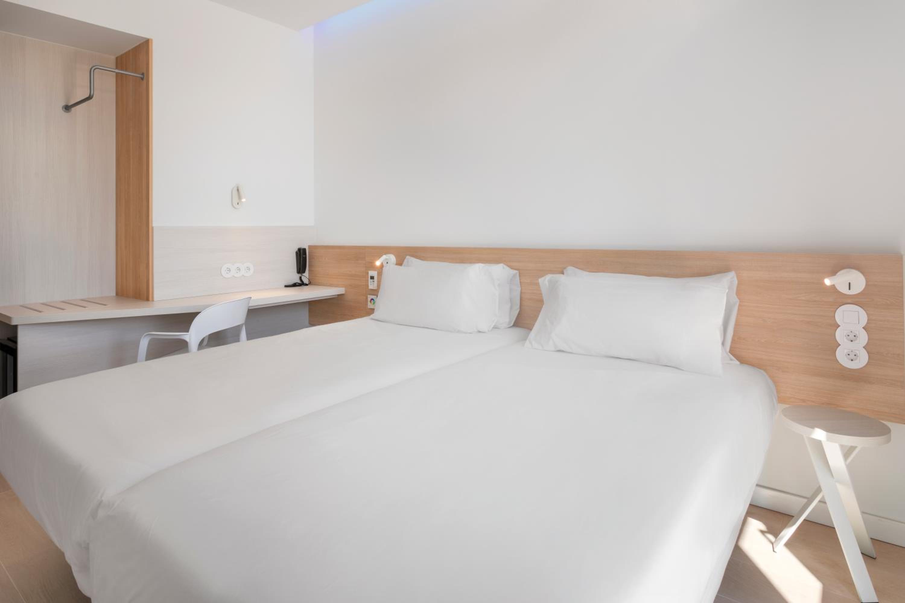 Twin Room - Photo 1
