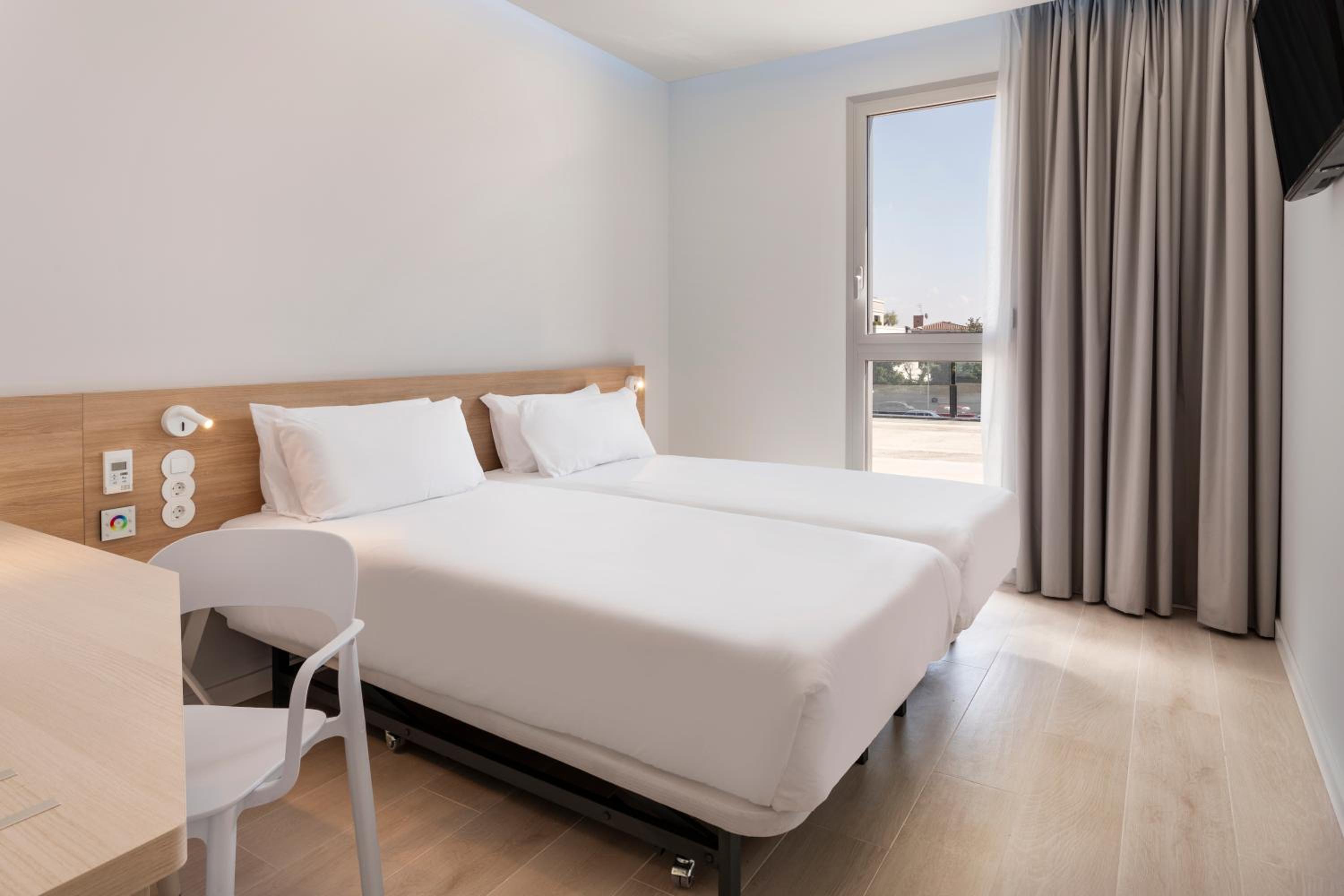 Twin Room - Photo 3