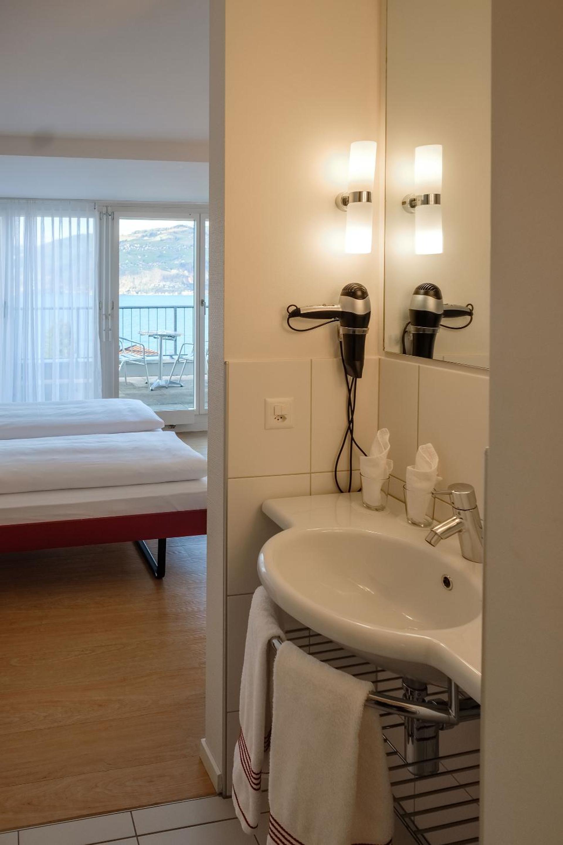 Double Room with Lake View - Photo 2