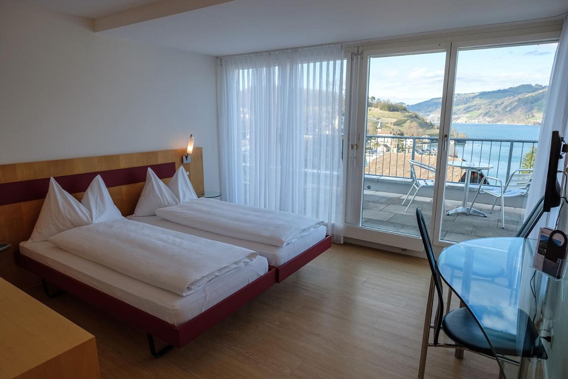 Double Room with Lake View - Photo 3