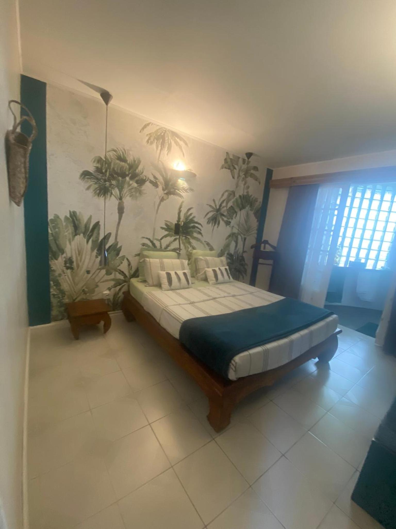 Deluxe Room (2 Adults + 1 Child)