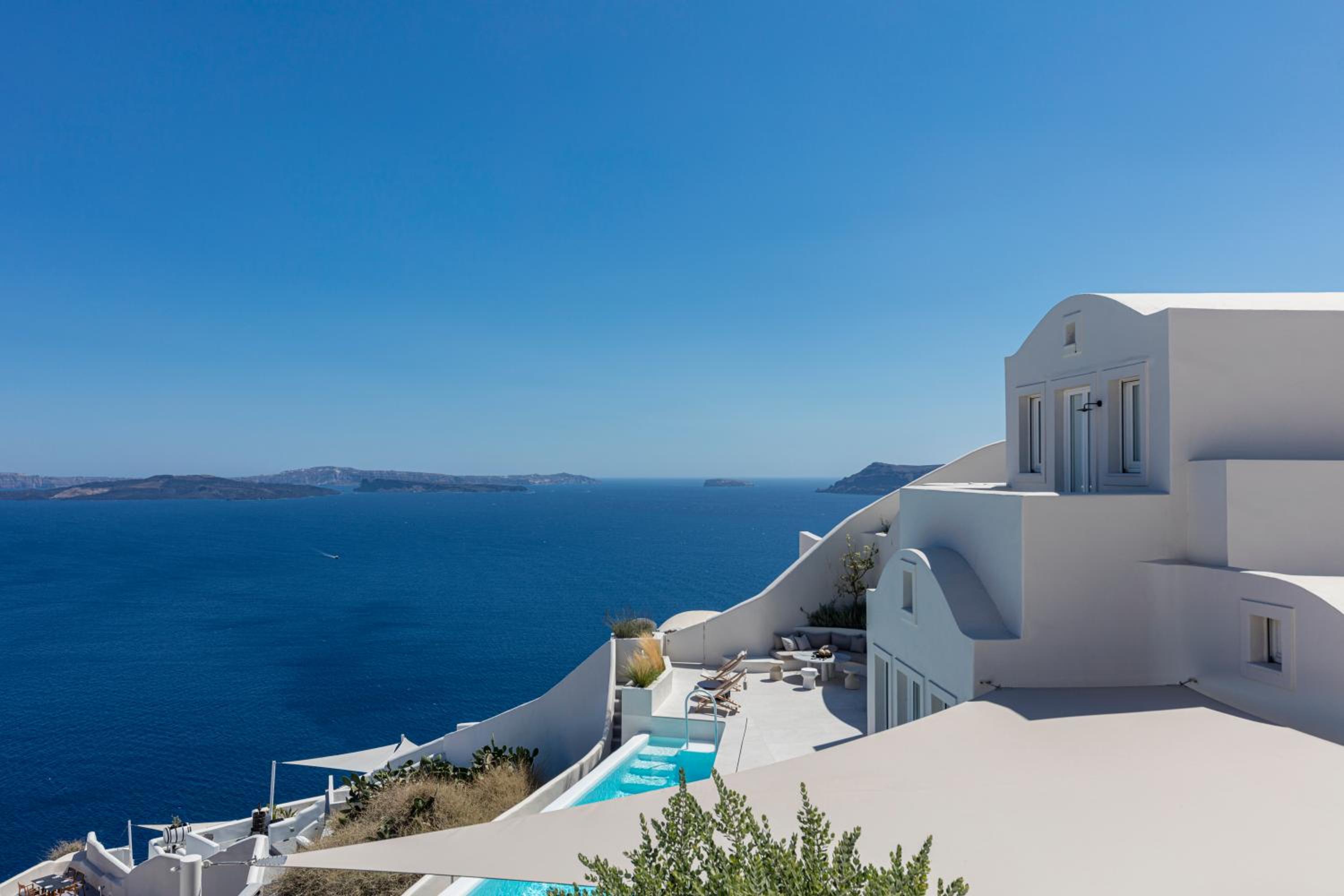 Three Bedroom Villa with Infinity Pool photo 3