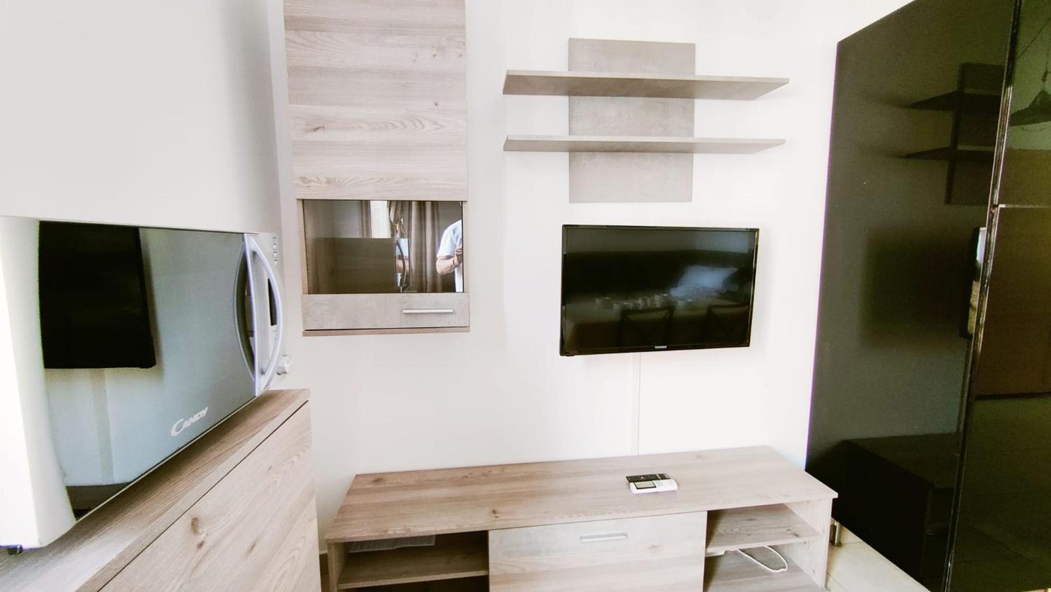 Deluxe Studio