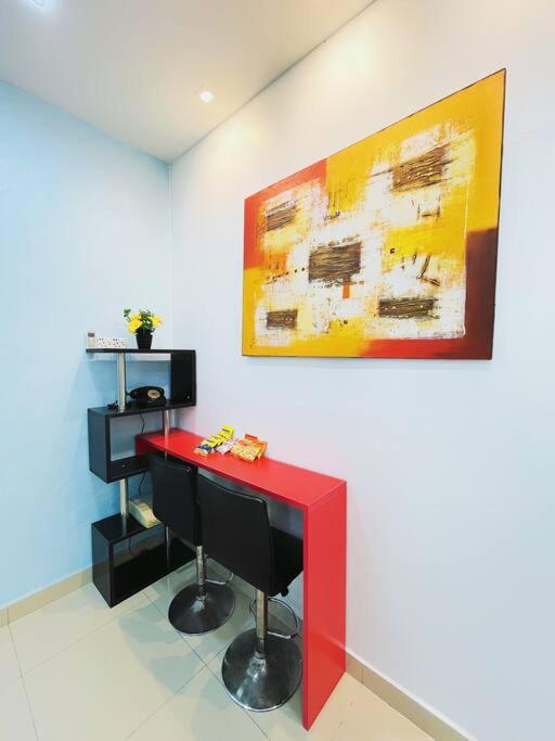 Six-Bedroom House photo 2