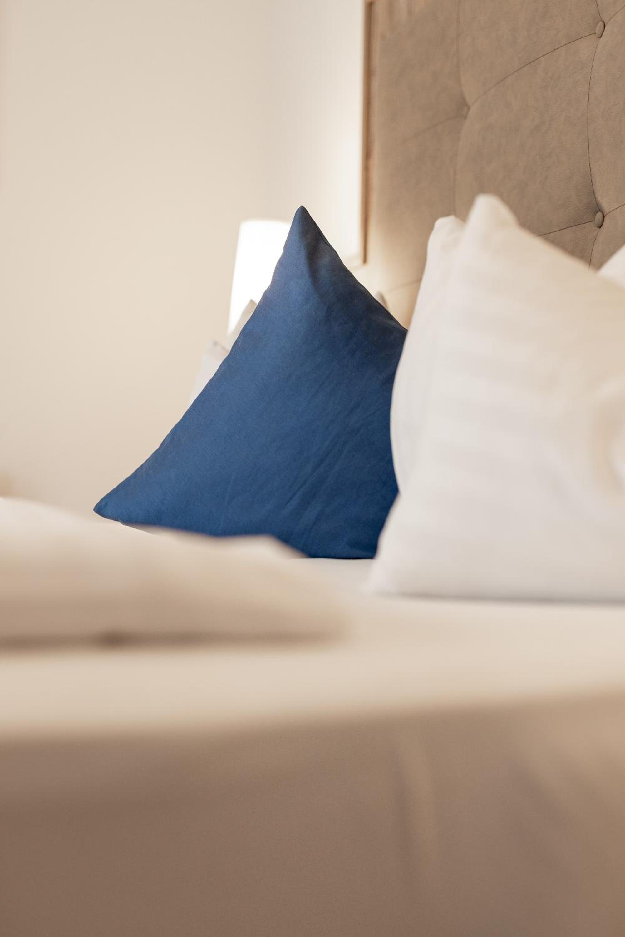 Double or Twin Room with Garden View - Photo 9