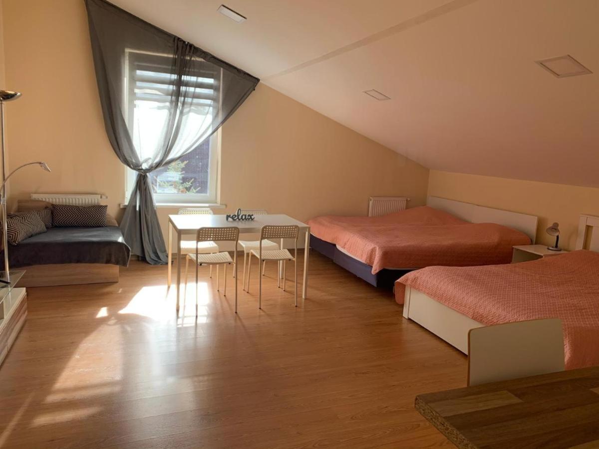 One-Bedroom Apartment photo 1