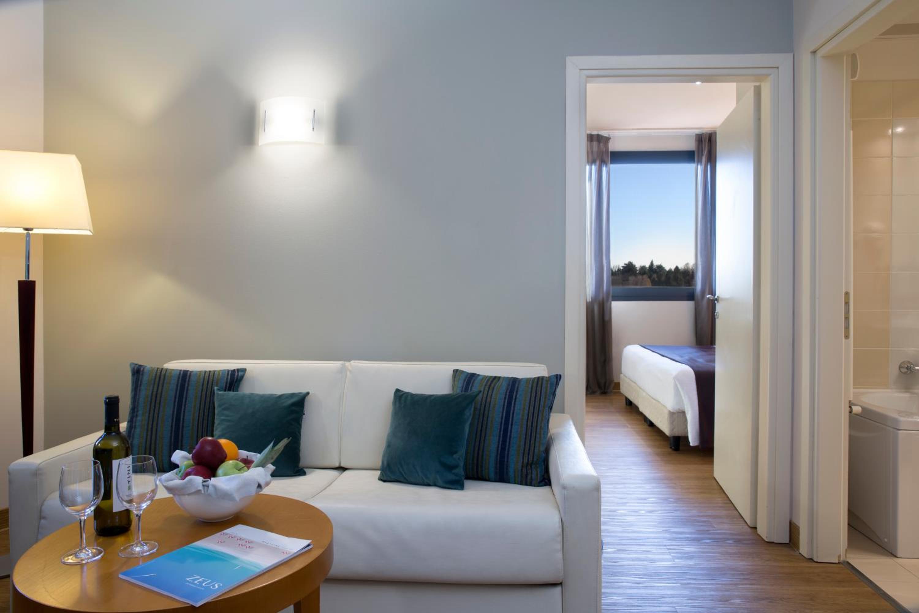 Suite - Photo 3