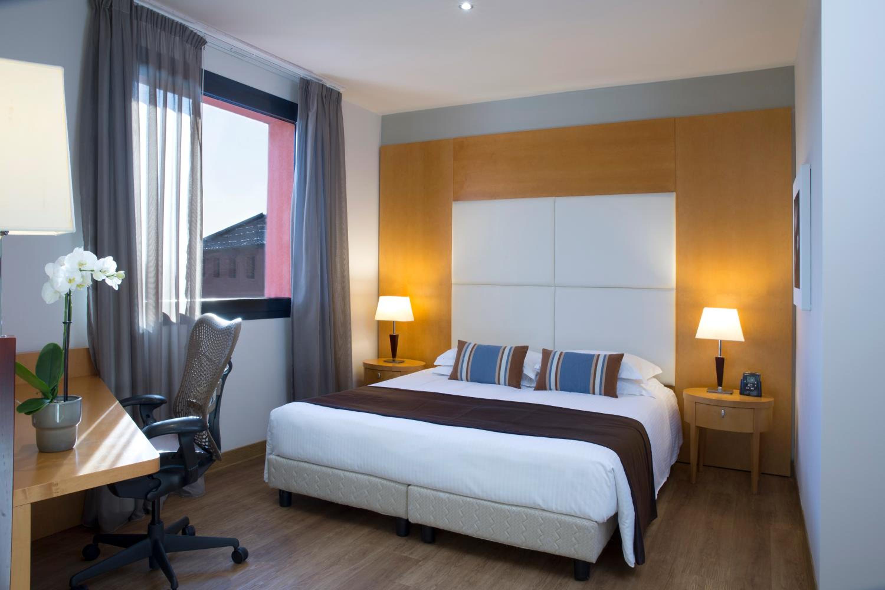Suite - Photo 1