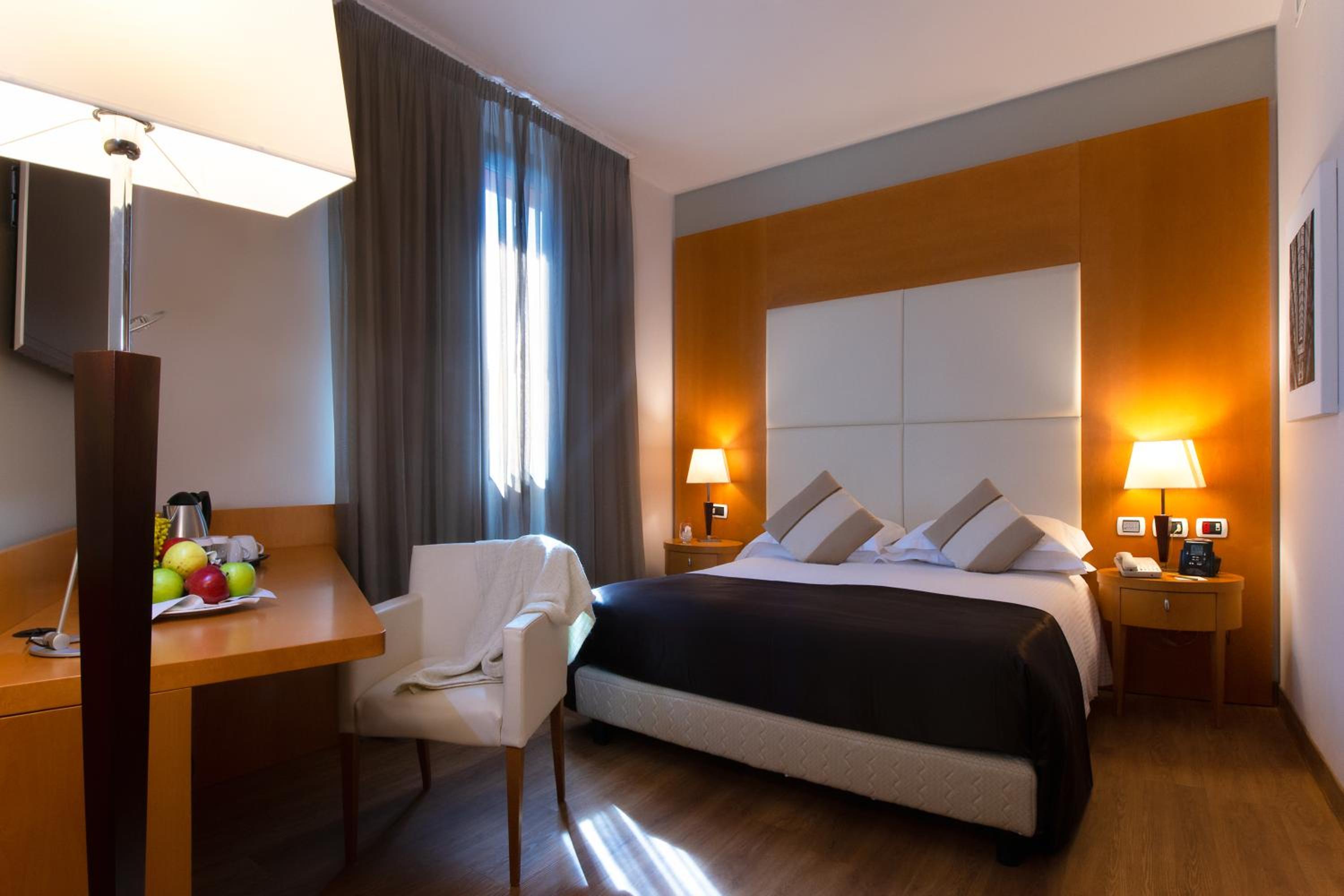 Suite - Photo 7