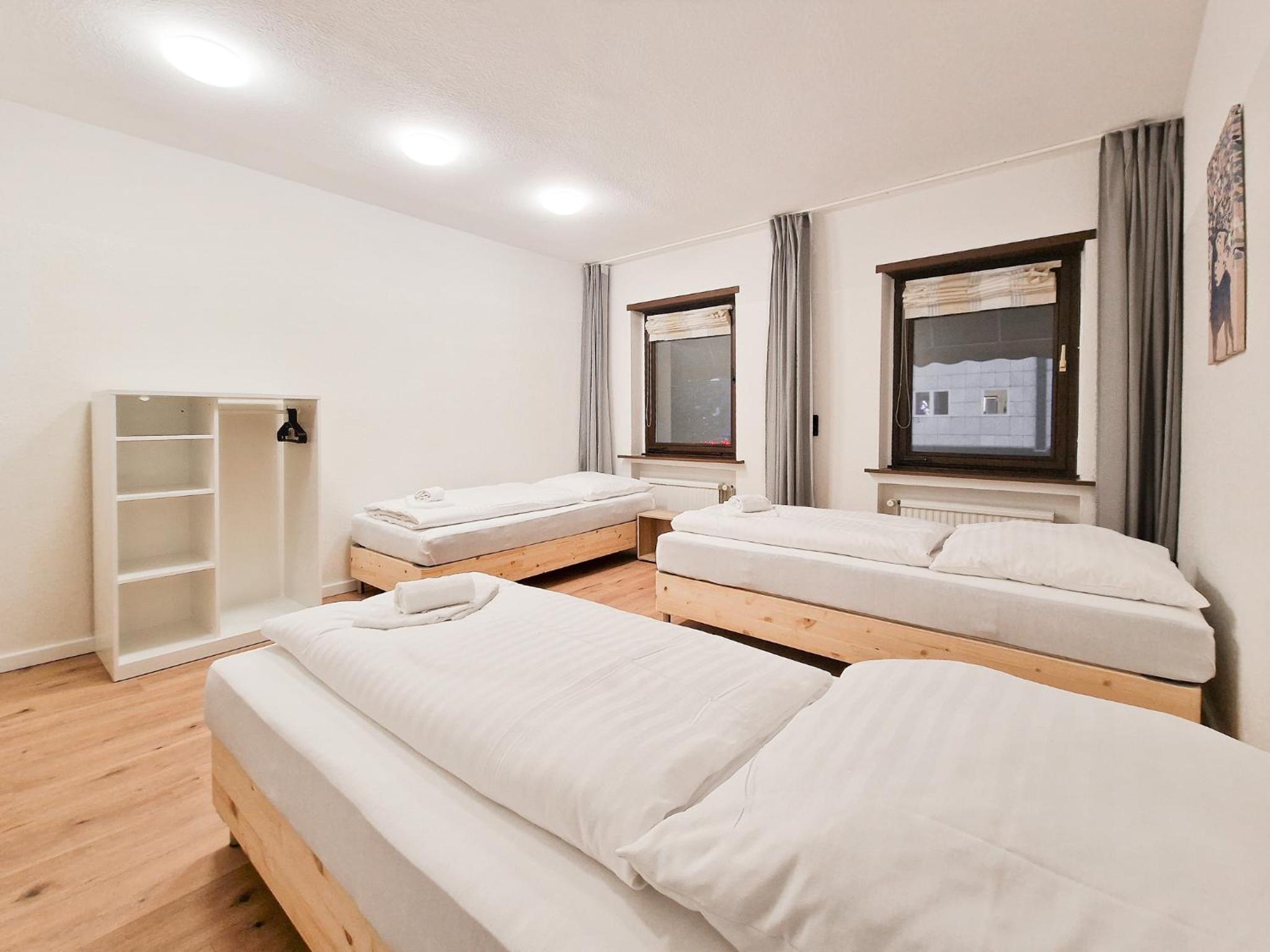 Five-Bedroom House photo 3