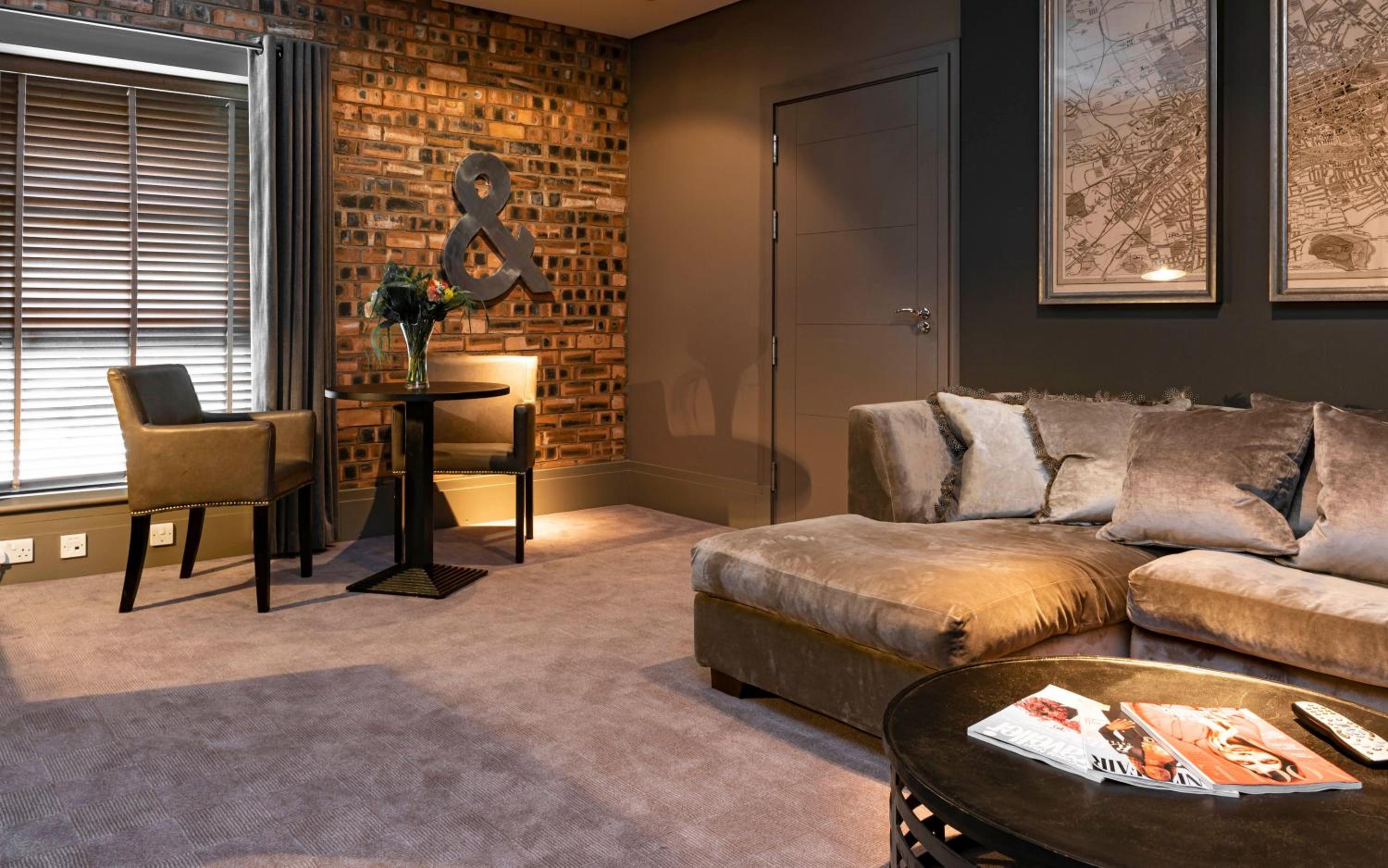 Signature Suite - Photo 6