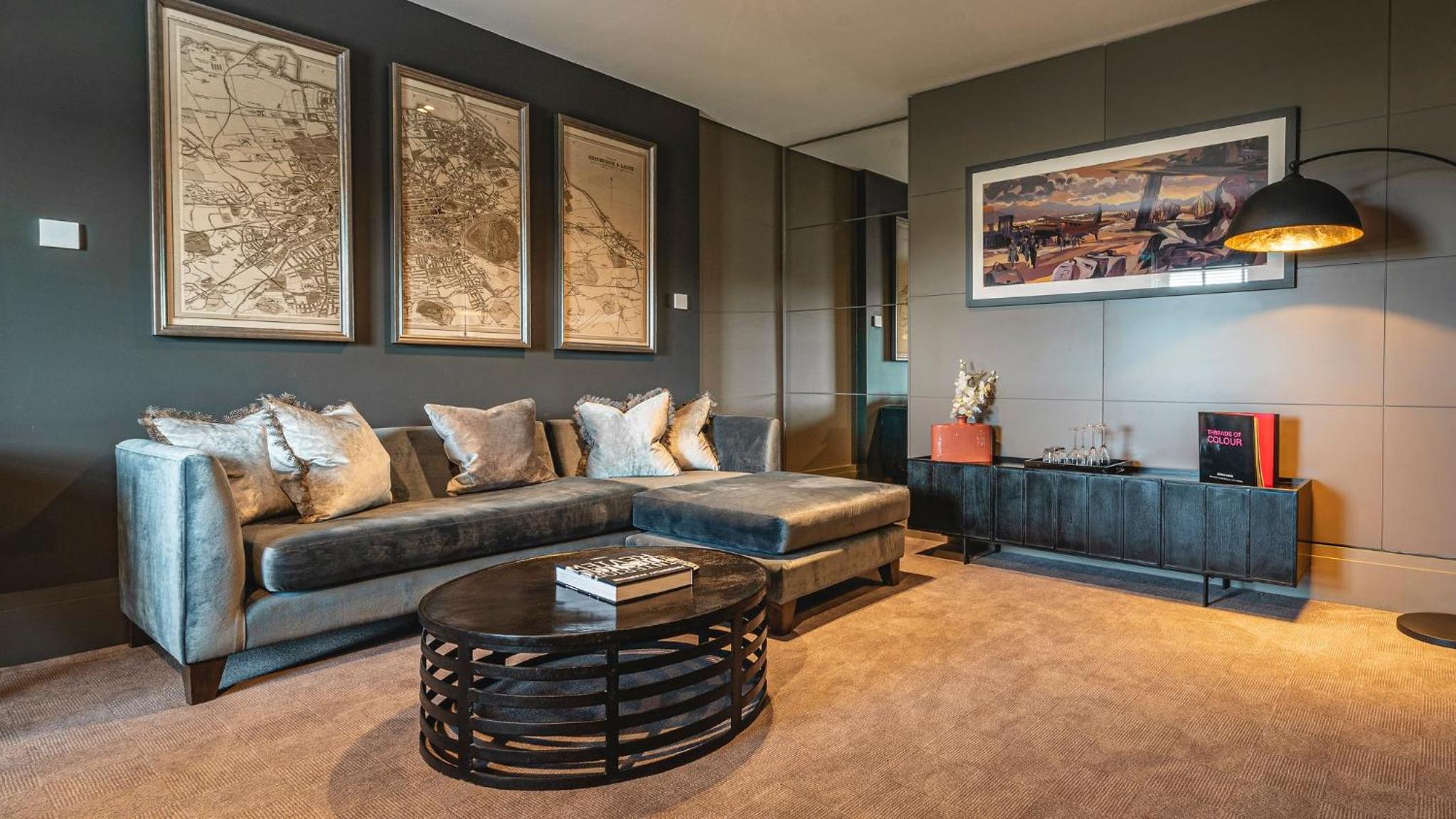 Signature Suite - Photo 1