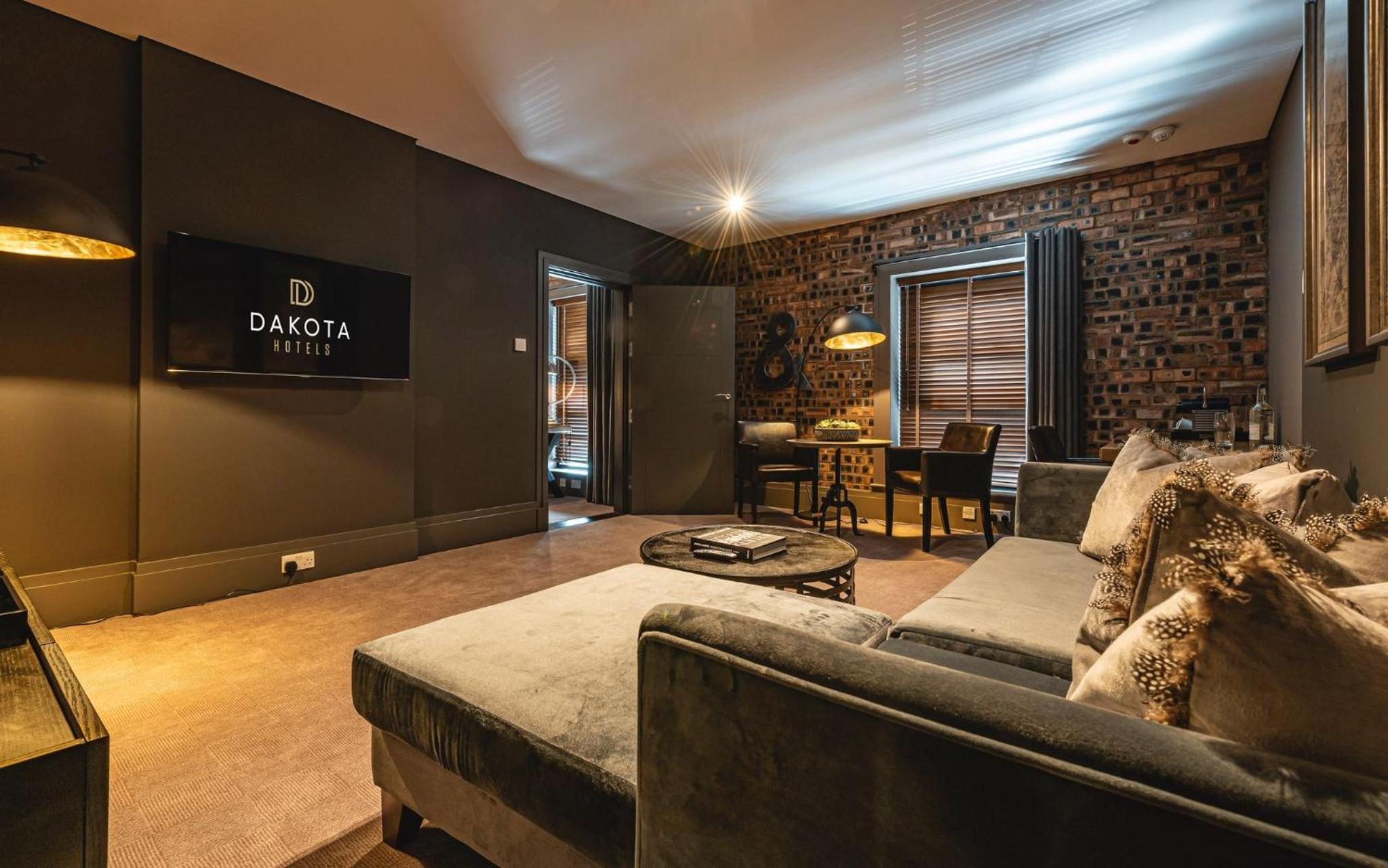 Signature Suite - Photo 5