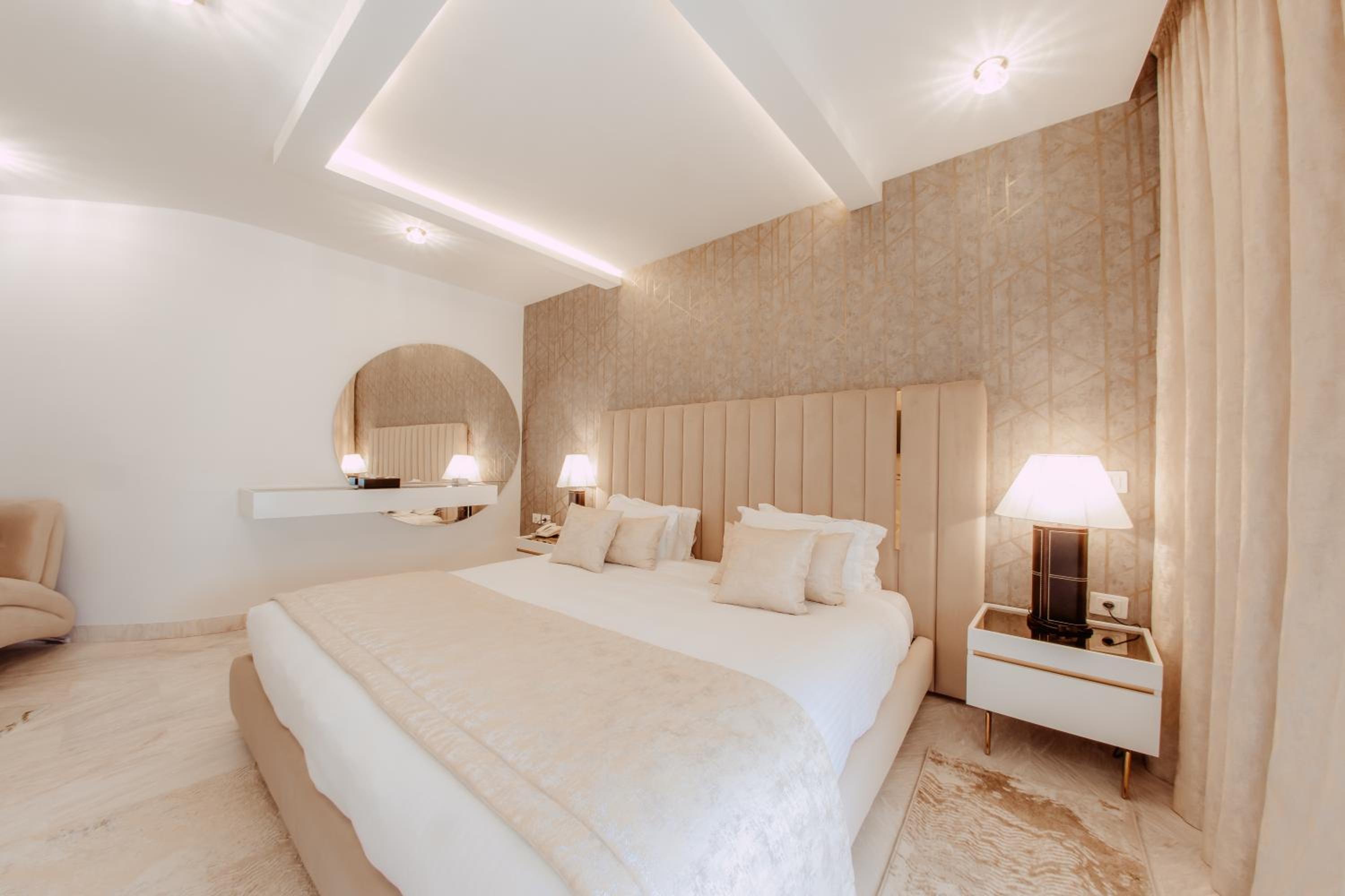Deluxe Double Room - Photo 15