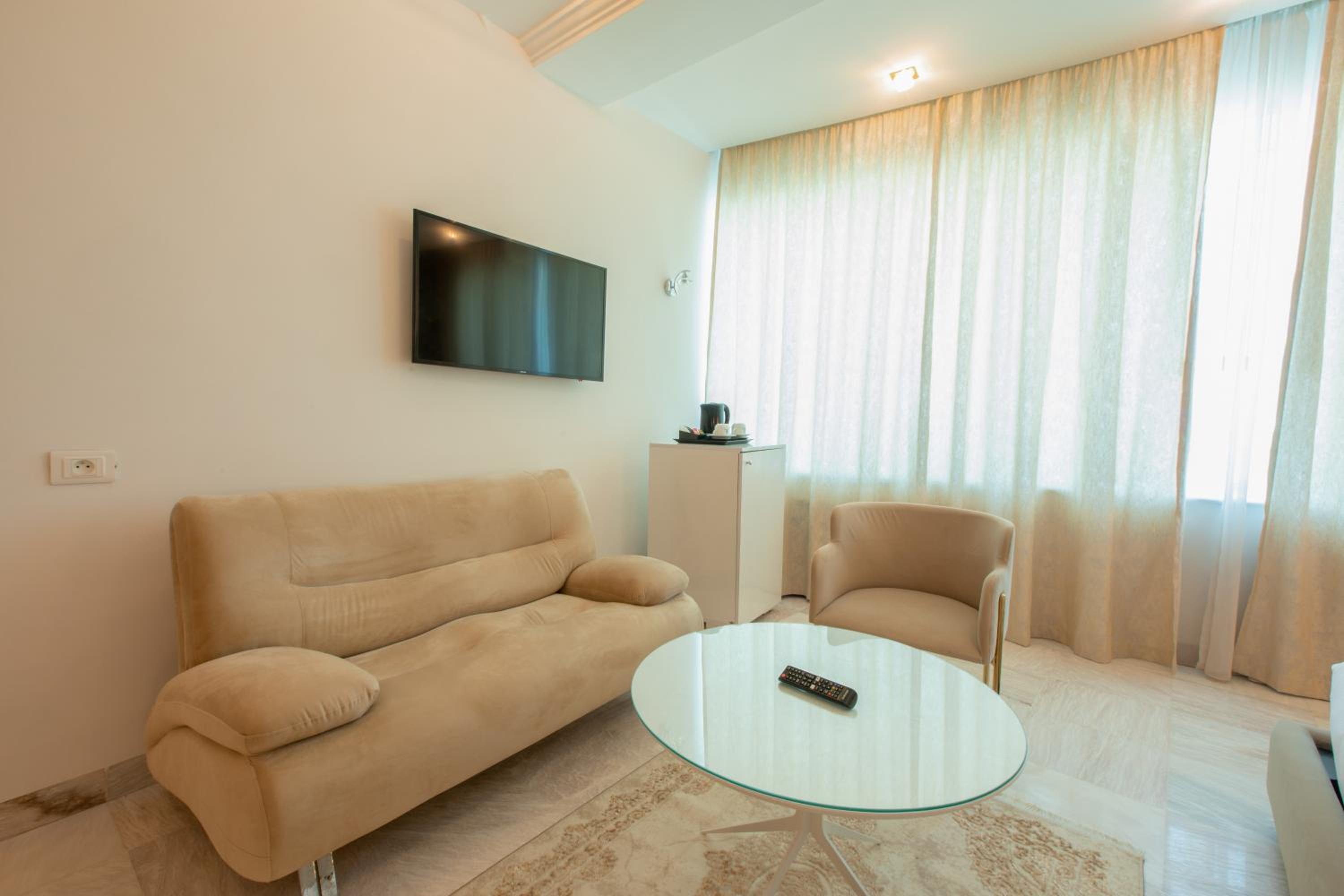Deluxe Double Room - Photo 8