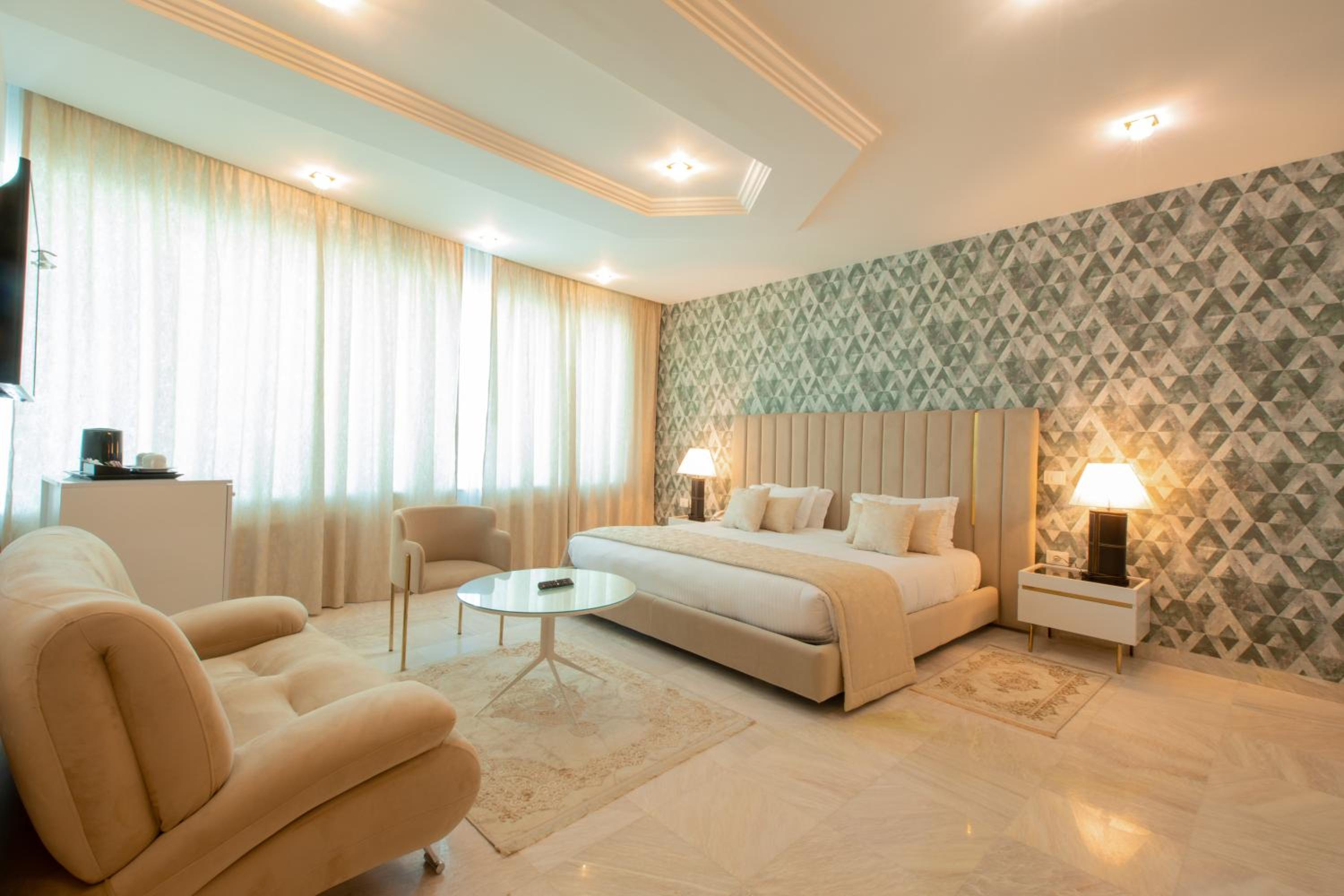 Deluxe Double Room - Photo 16