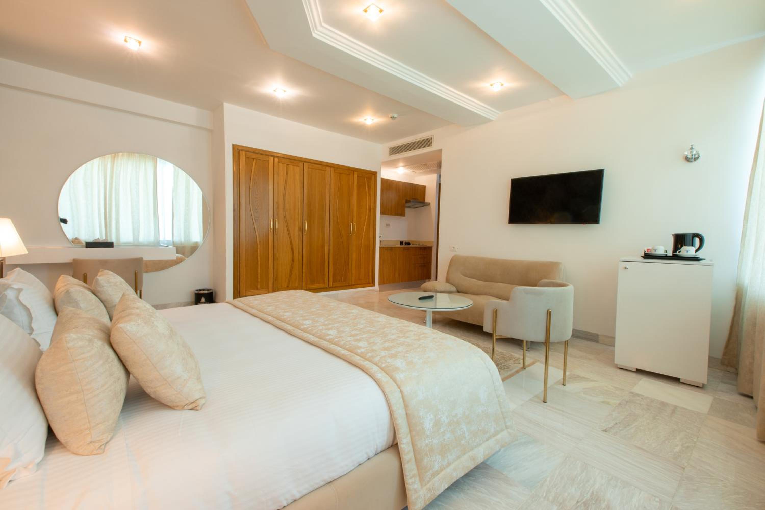Deluxe Double Room - Photo 14