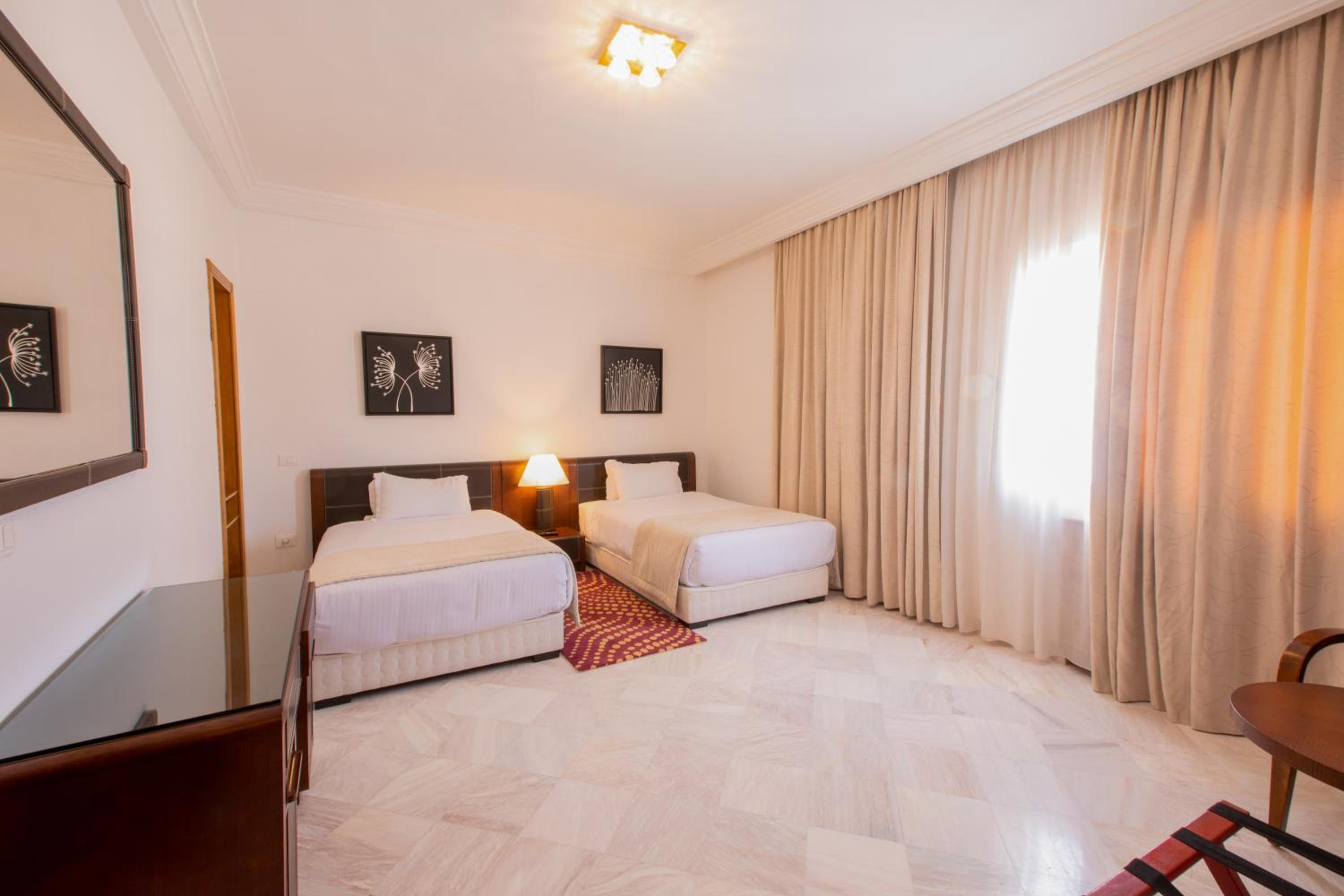 Standard Double Room - Photo 9